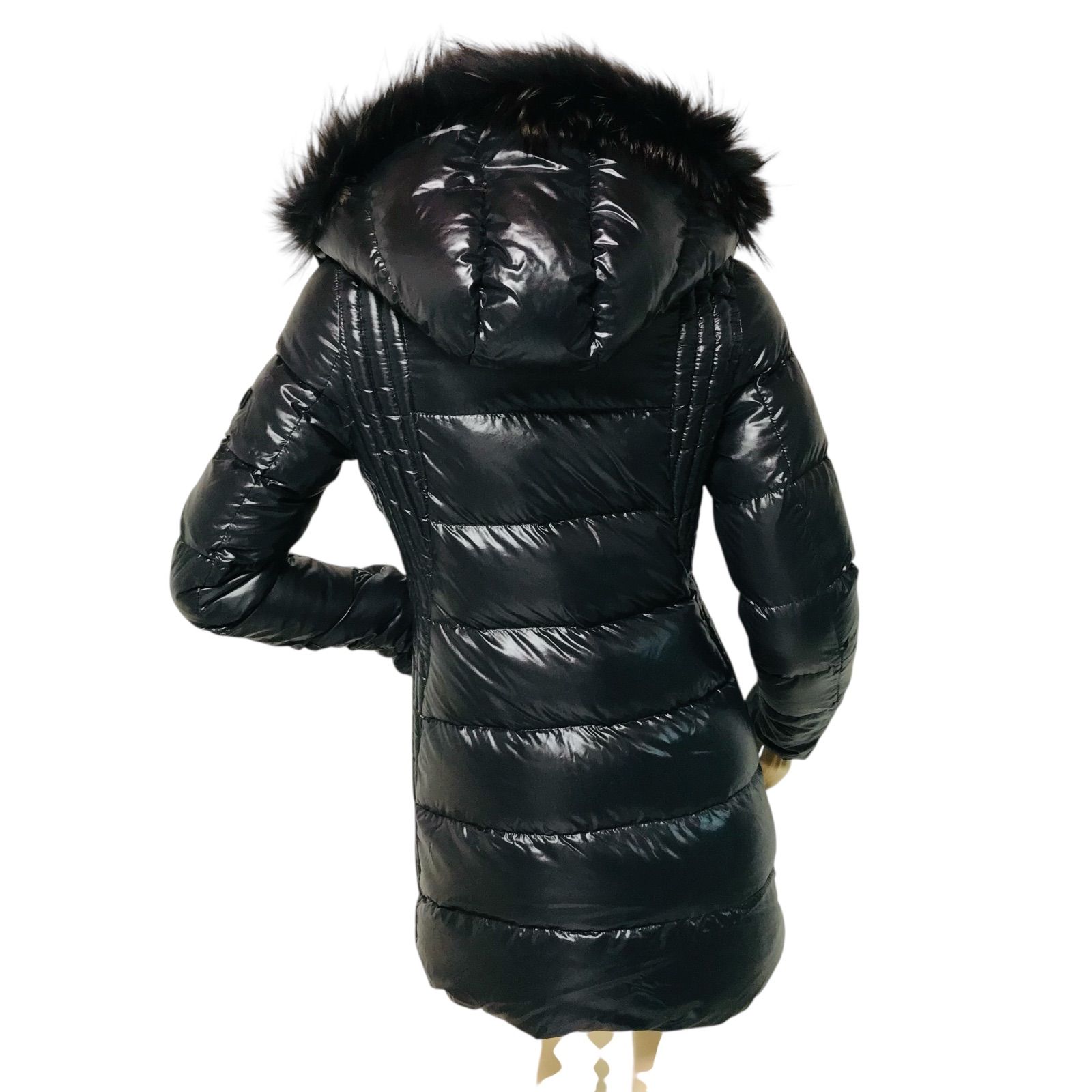 TATRAS タトラス SARIN サリン レディース ブランドアイコンロゴワッペン ラクーンファー フード付き シャイニーナイロン ダブルジップ ダウンコート 02 レディースダウンジャケット 秋冬物 アウター カジュアル リアルファー ブラック GULLKHAN_COM