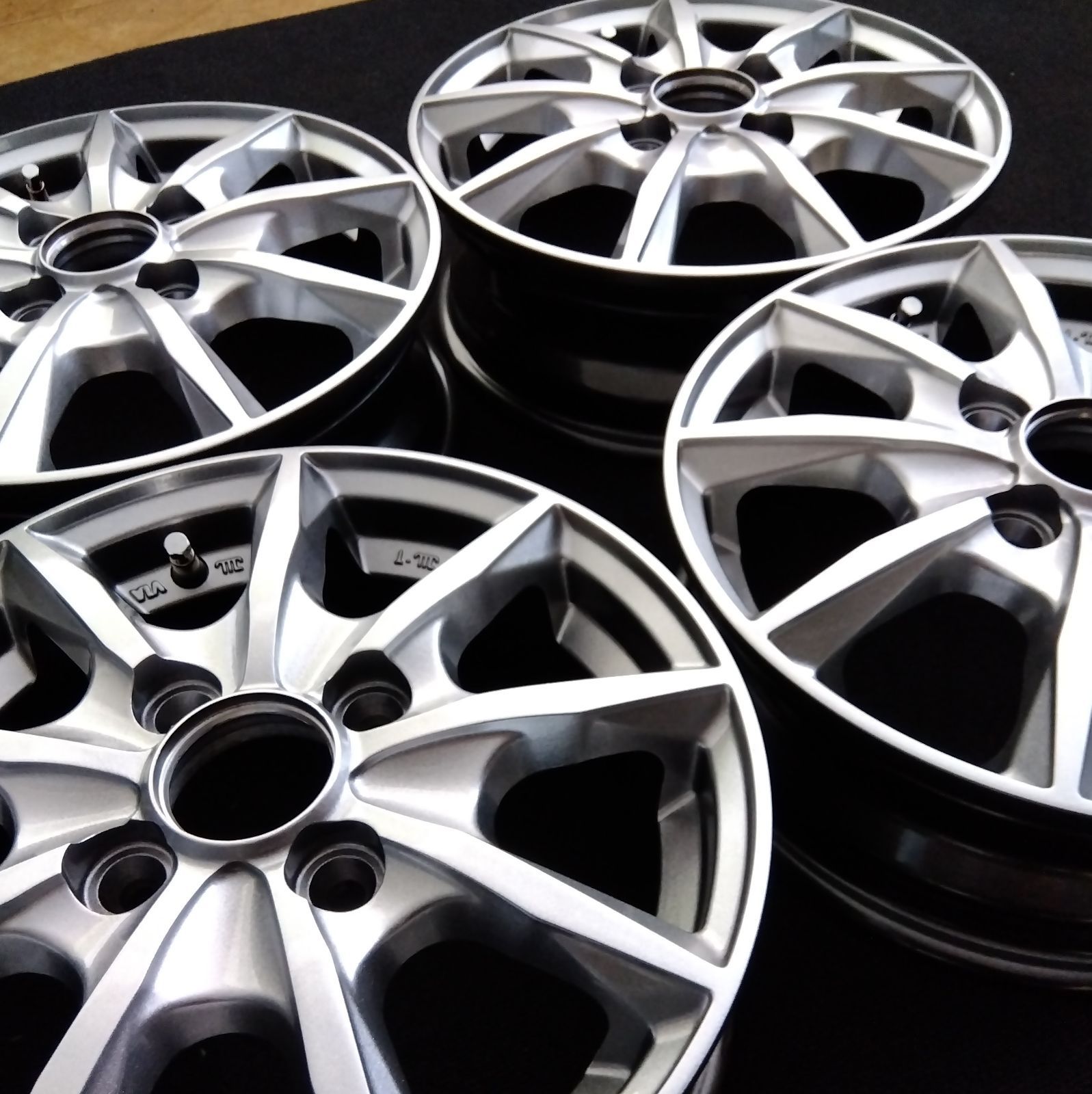 13×4.0J＋43 送料無料 ♥|未開封 ホイール ４本セット B.S.J ストラテジー Strategy RX 13インチ