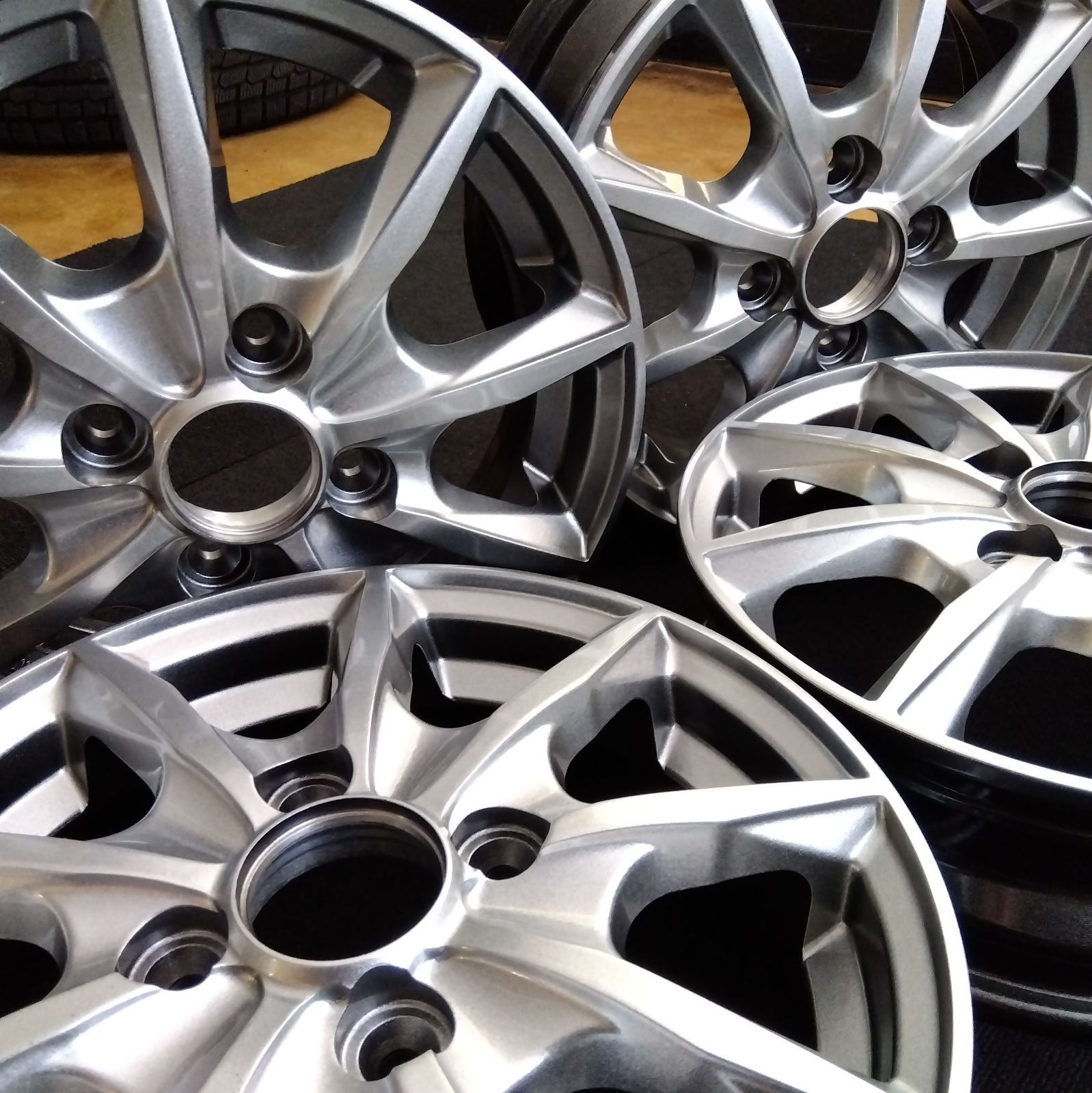 13×4.0J＋43 送料無料 ♥|未開封 ホイール ４本セット B.S.J ストラテジー Strategy RX 13インチ