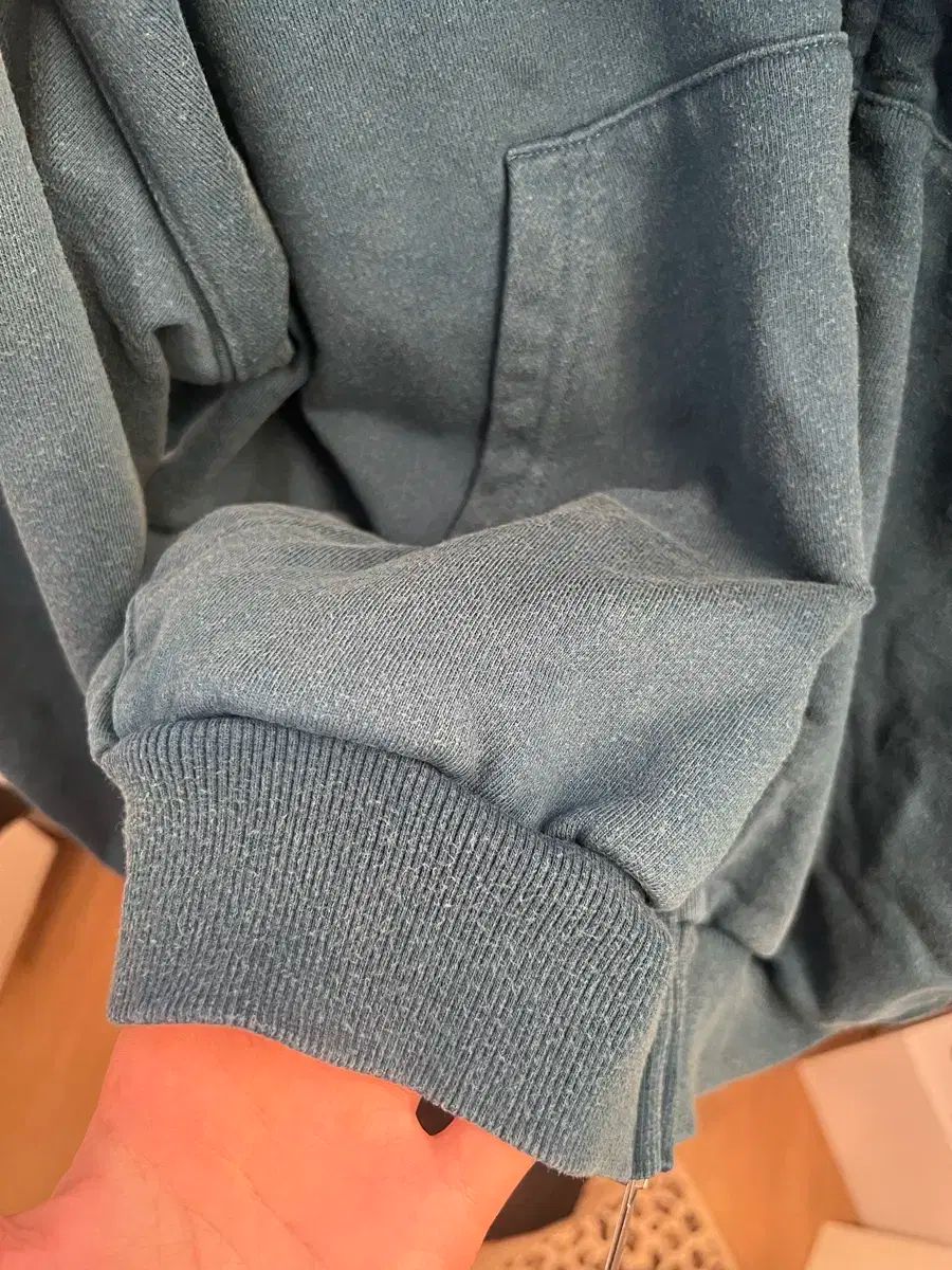 スウェード クロップド ウォッシュド WHO ジップアップ フーディー ダークグリーン M