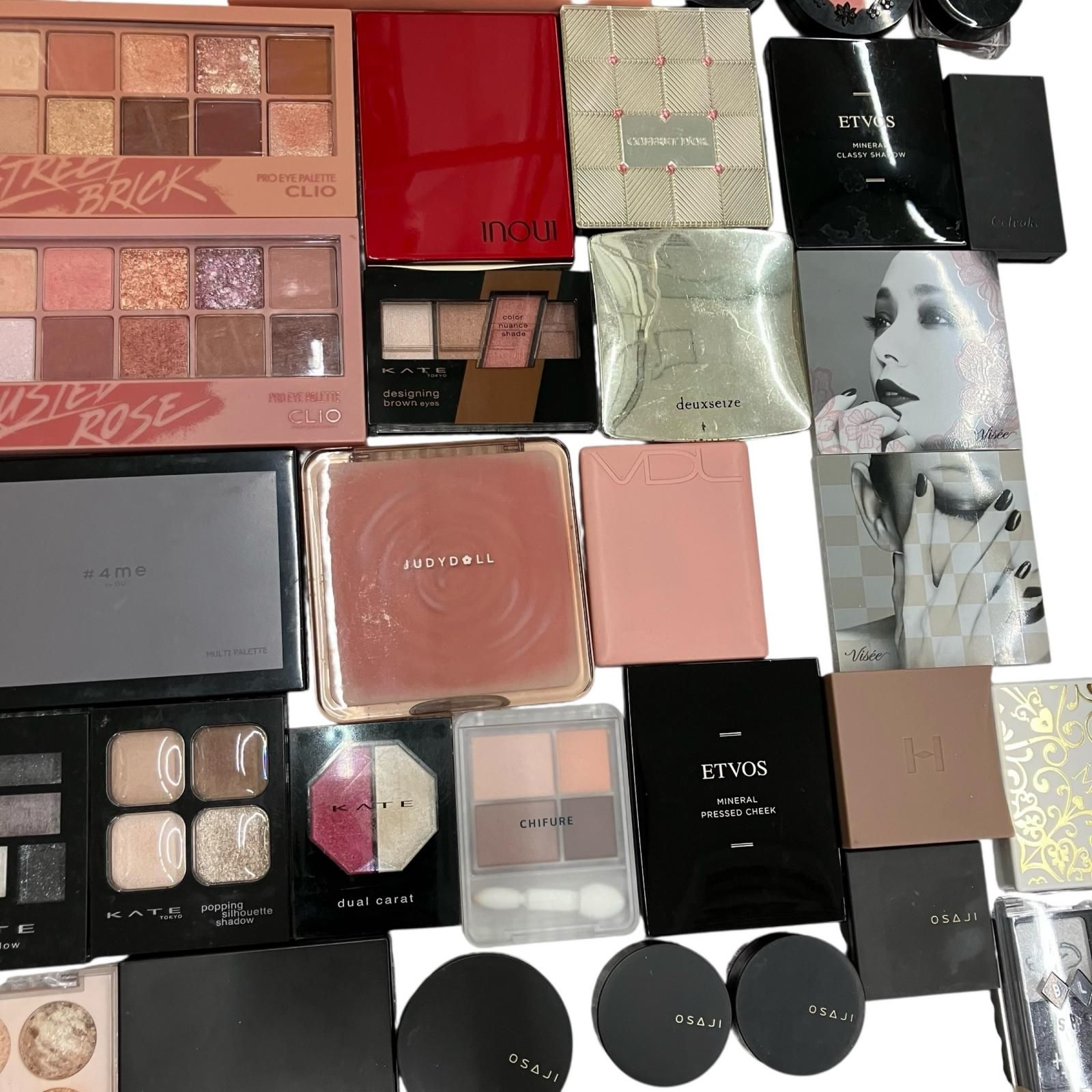 大量 アイシャドウ