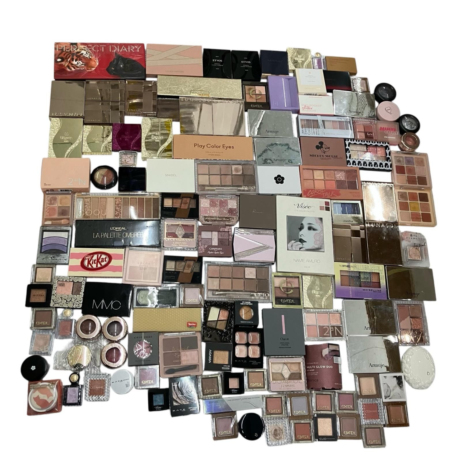 186001 大量 アイシャドウ 120点以上 まとめ売り