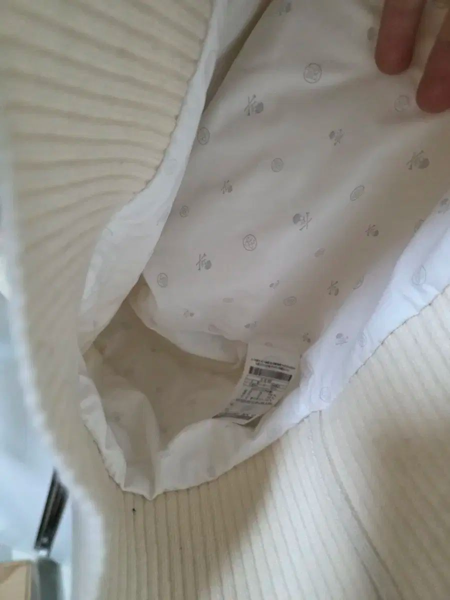 アイボリー フーディー