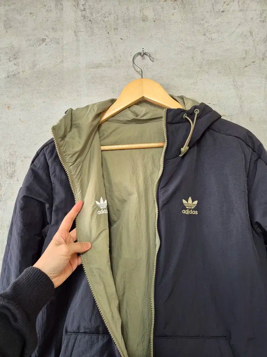 アディダス リバーシブル アウター ダウン GULLKHAN_COM