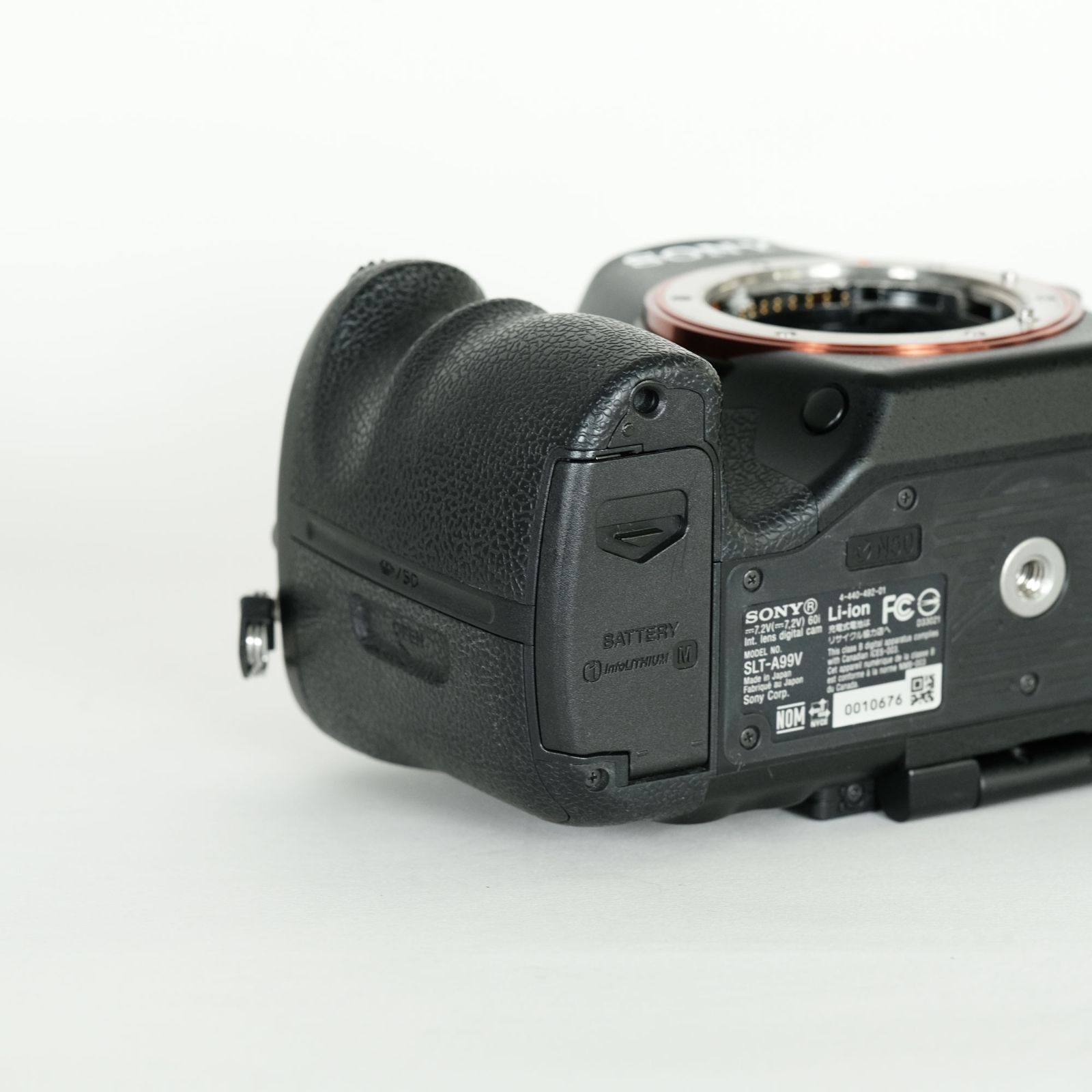 明白な ｜シャッター数14 680回｜バッテリーグリップ付 SONY α99 SLT-A99V ソニーAマウント 【史上最も激安！】