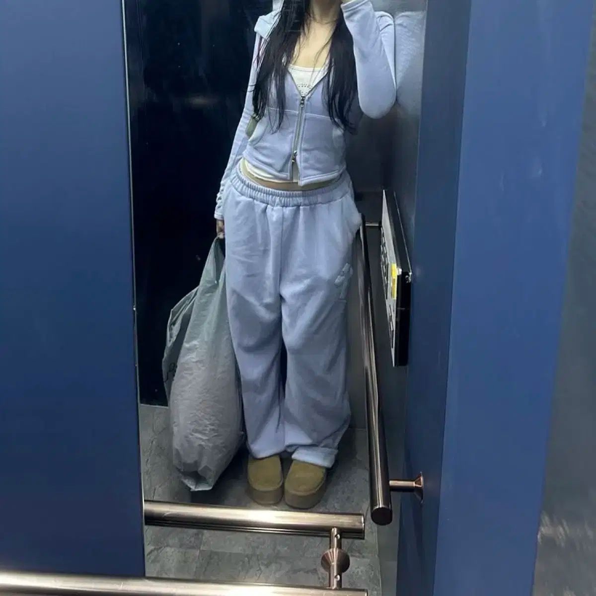 ディエアータウン フードジップアップ トレーナー セットアップ 着用画像