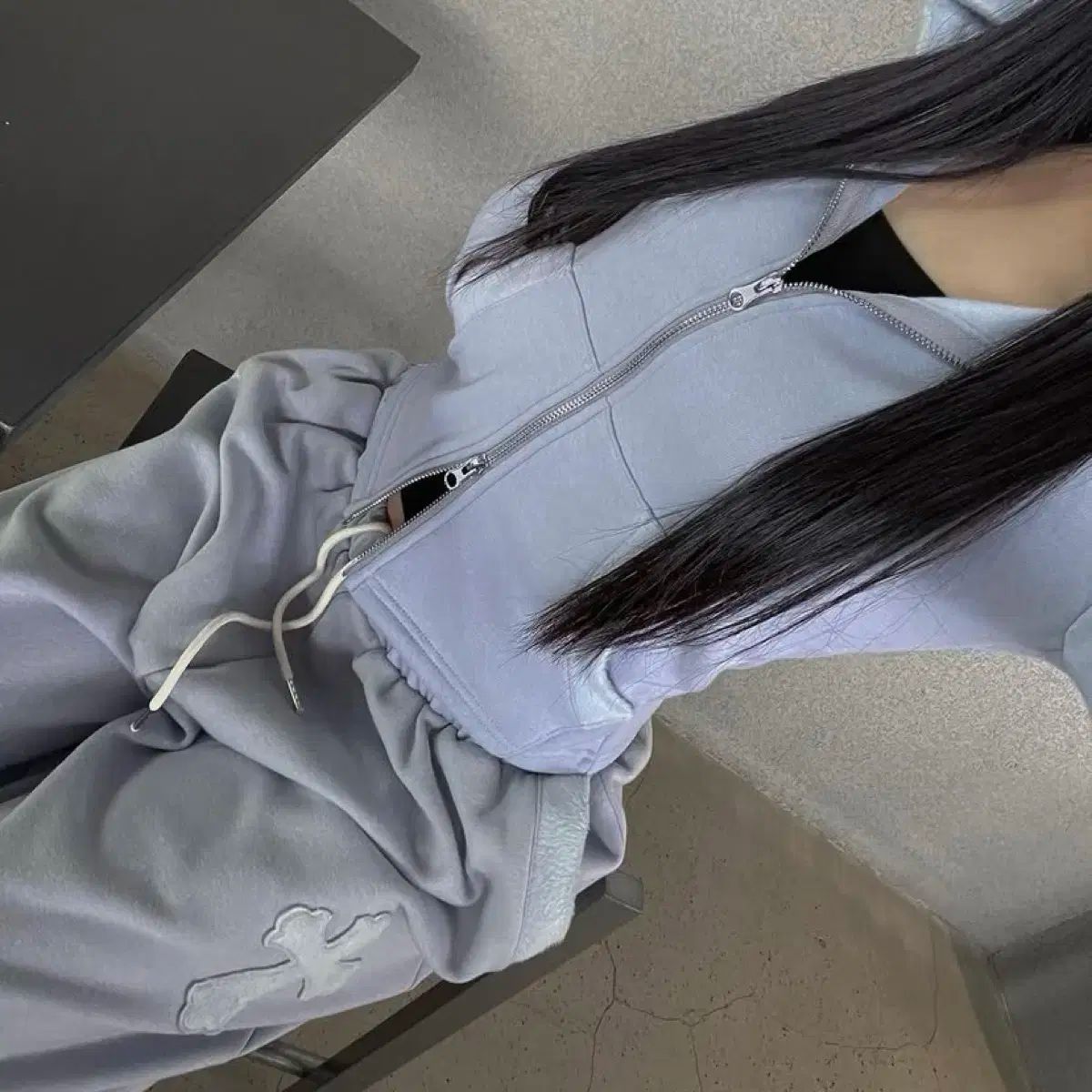 ディエアータウン フードジップアップ トレーナー セットアップ 着用画像