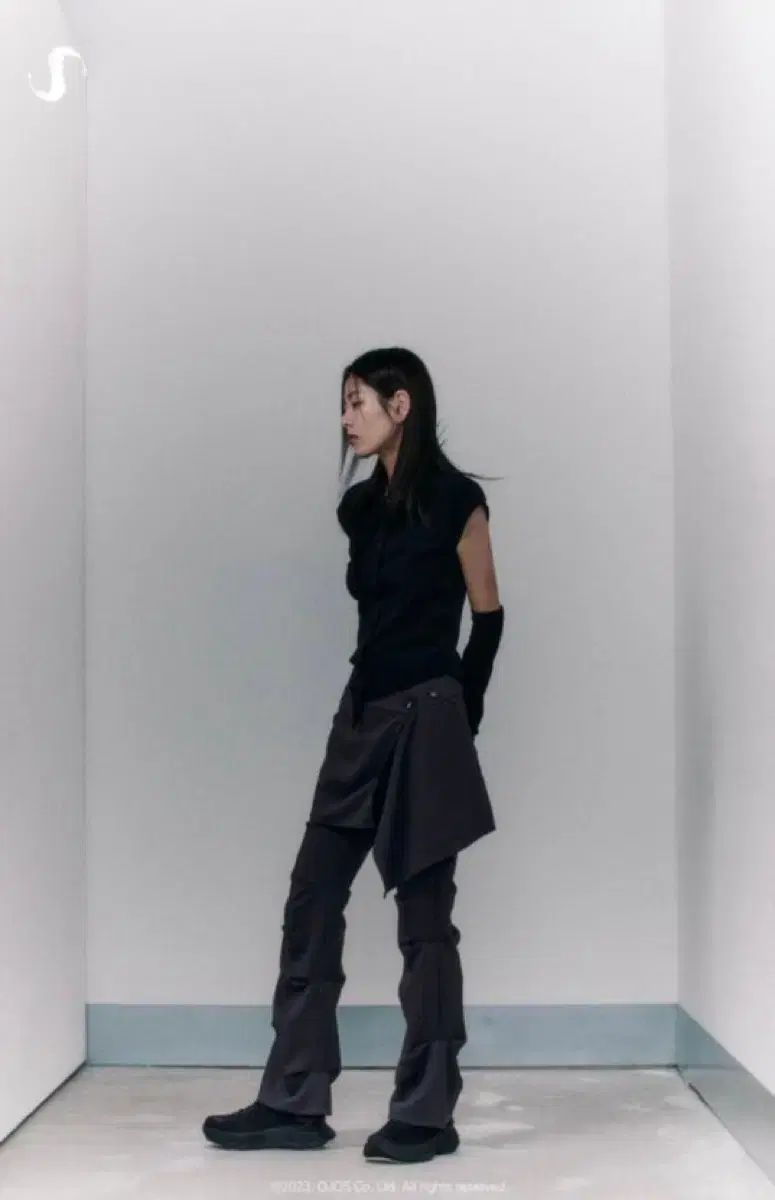 オホス ラップオーバー タック パンツ