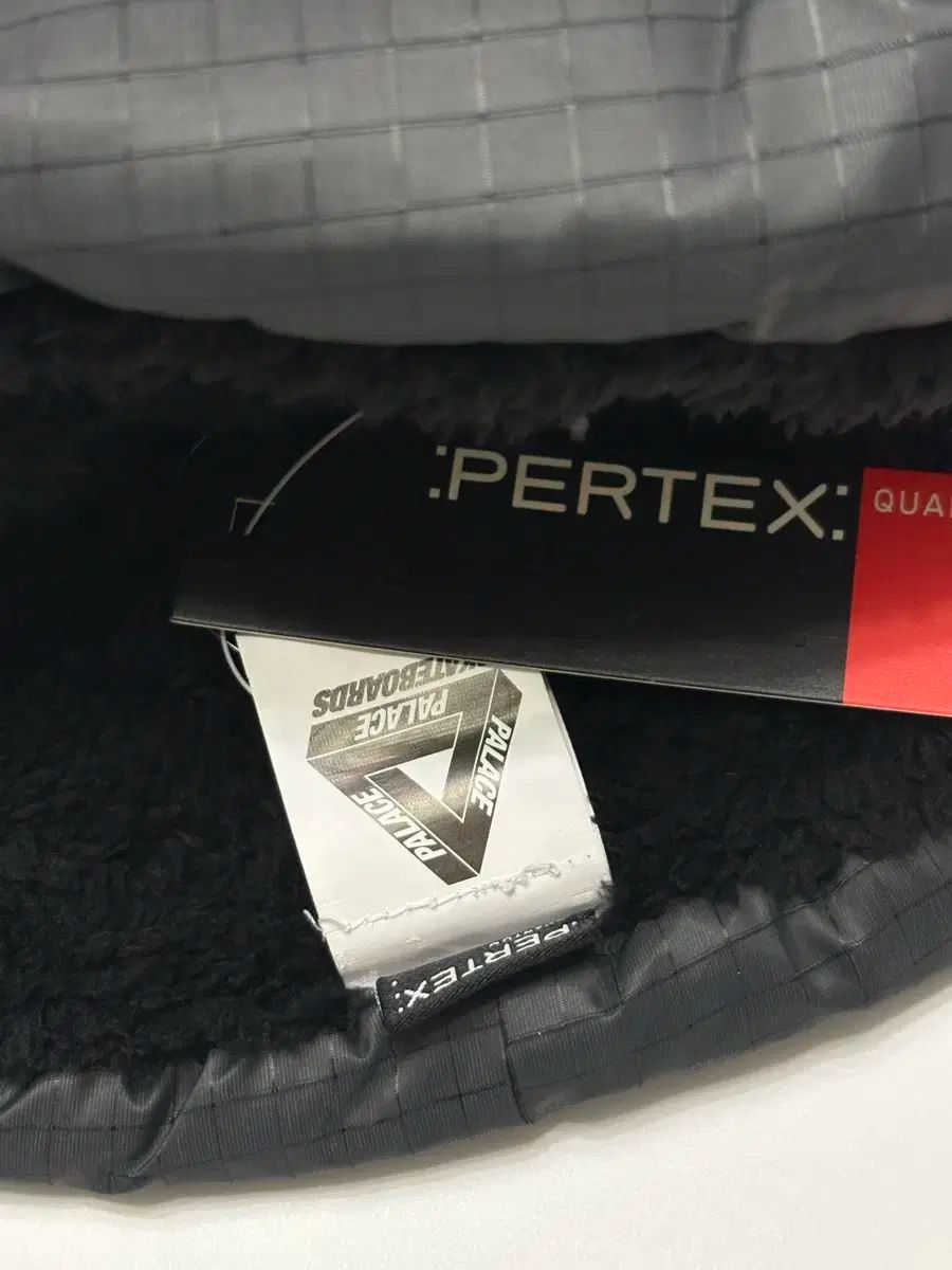 PALACE パレス パファー ビーニー ブラック