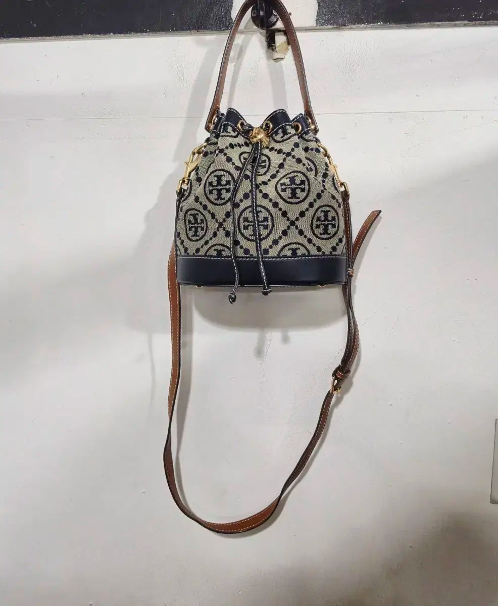 トリーバーチ T モノグラム ジャカード バケットバッグ