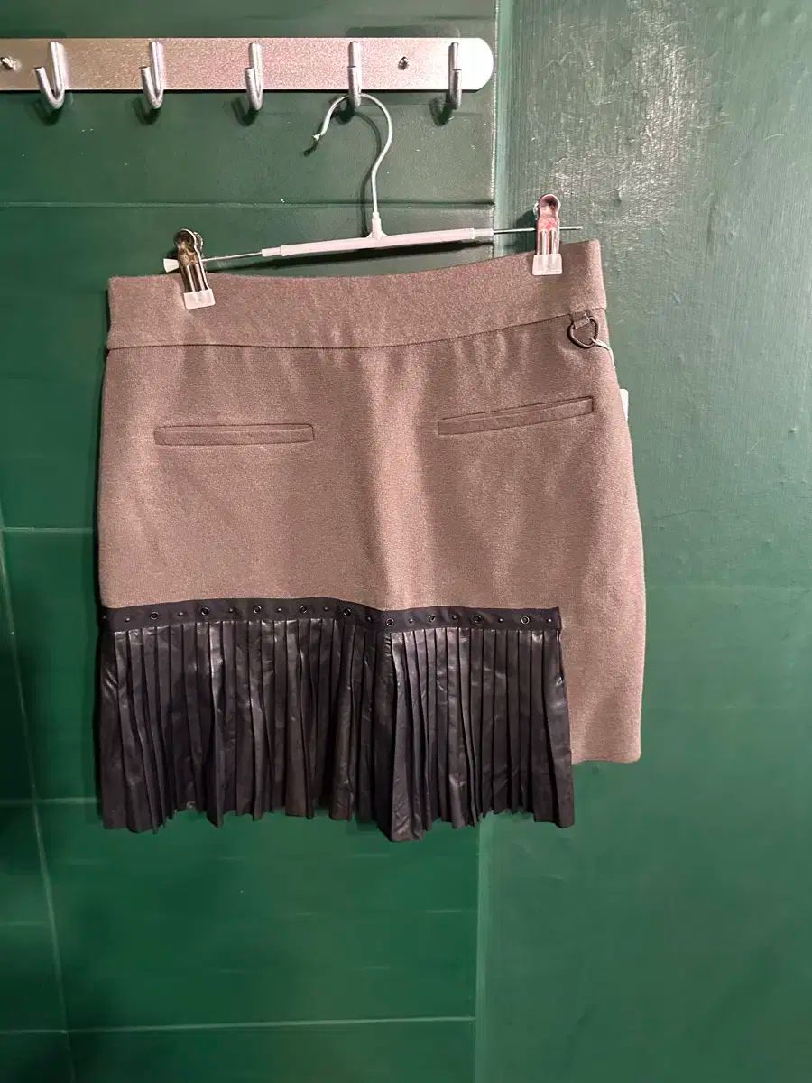 マスターバニーエディション プリーツ ゴルフ ニット スカート 2サイズ 28インチ ベージュ