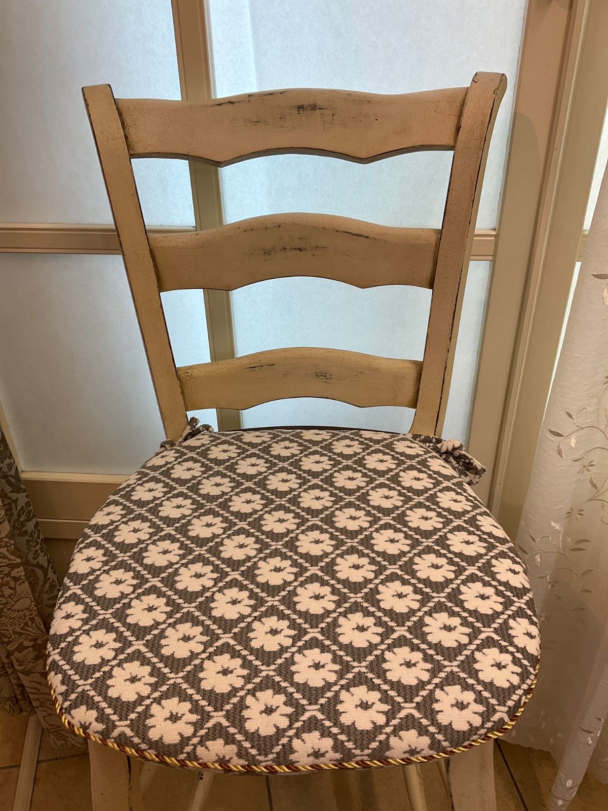 馬蹄形 ダイニングシート 43×45 小花柄グレー 4枚1組