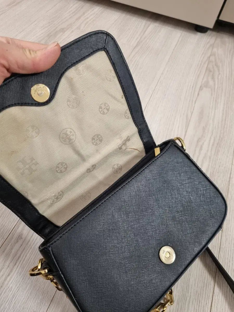 トリーバーチ ブラック チェーン クロスバック DECORATOM_COM_BR