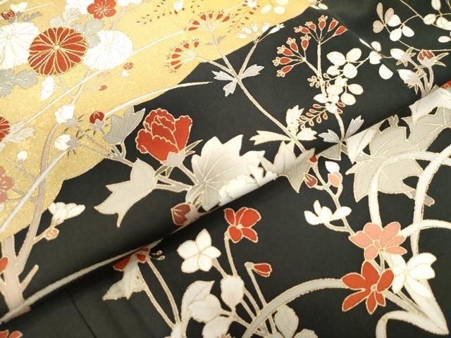 駒刺繍 雲取り草花文