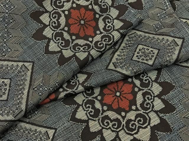 平和屋着物●本場大島紬 龍郷絣 菱花文 正絹 BAAV2563hj