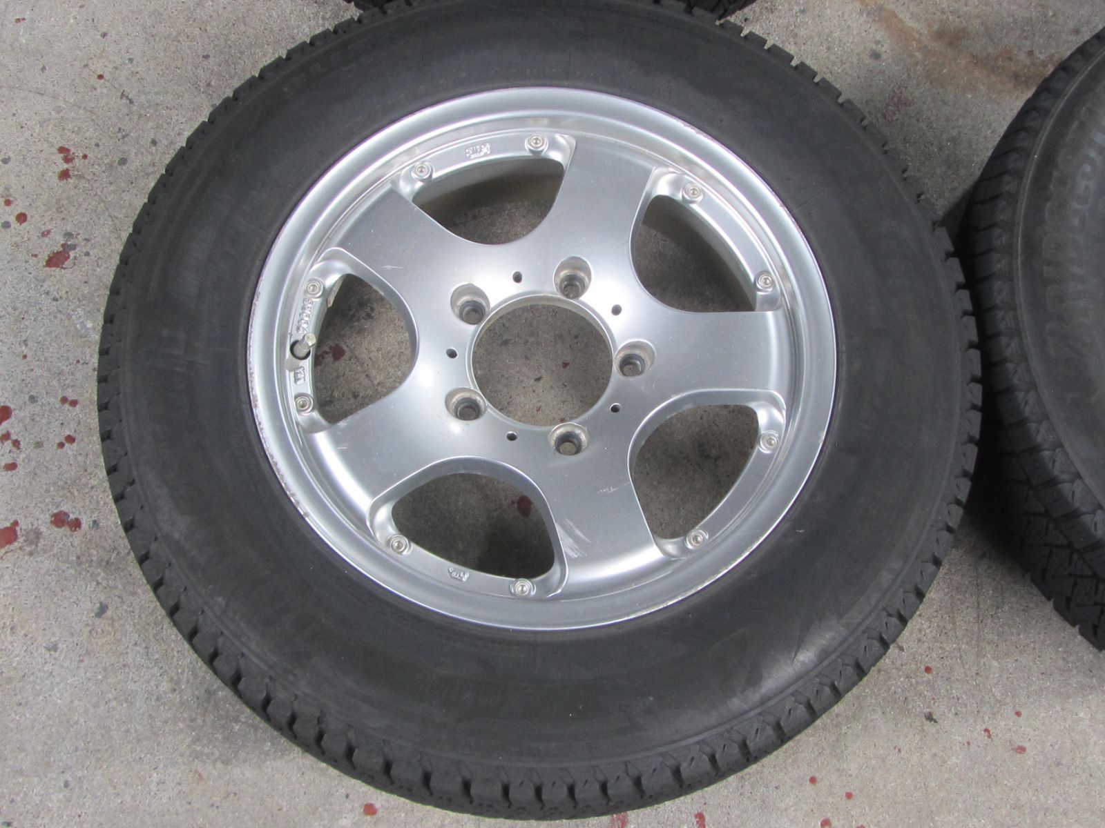 175|80R16 スタッドレス