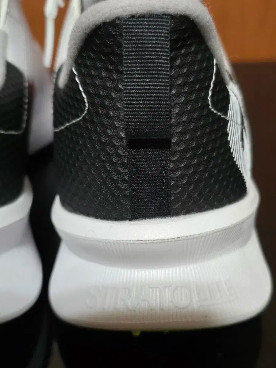 ゴルフシューズ