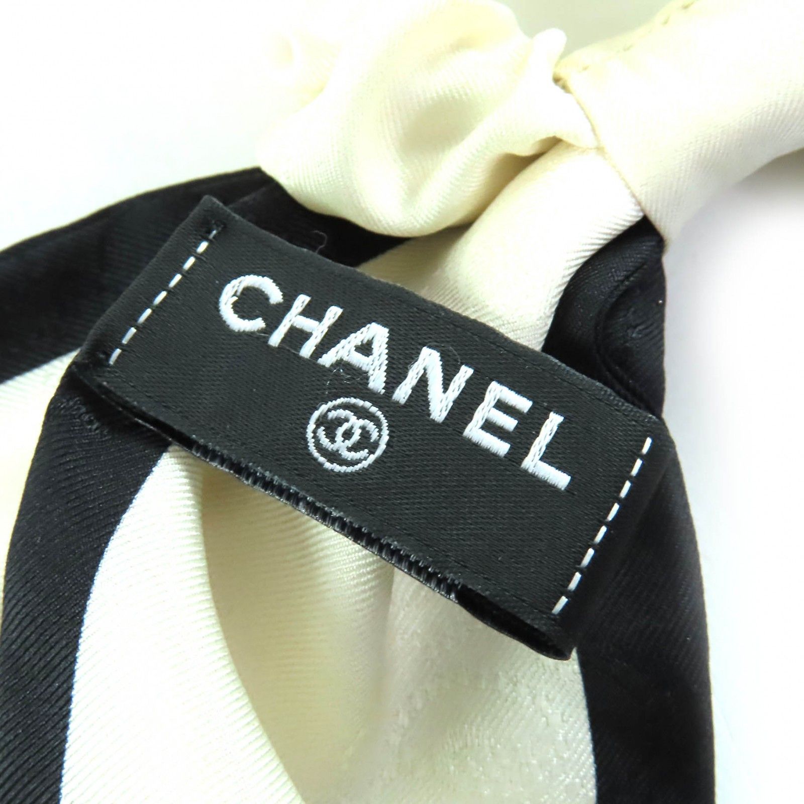 【爆安通販】 CHANEL シャネル 22V AA7530 シルク100％ リボン ロゴ カメリア シュシュ ヘアゴム 髪留め ヘア アイボリー ブラック イタリア製 レディース 時計
