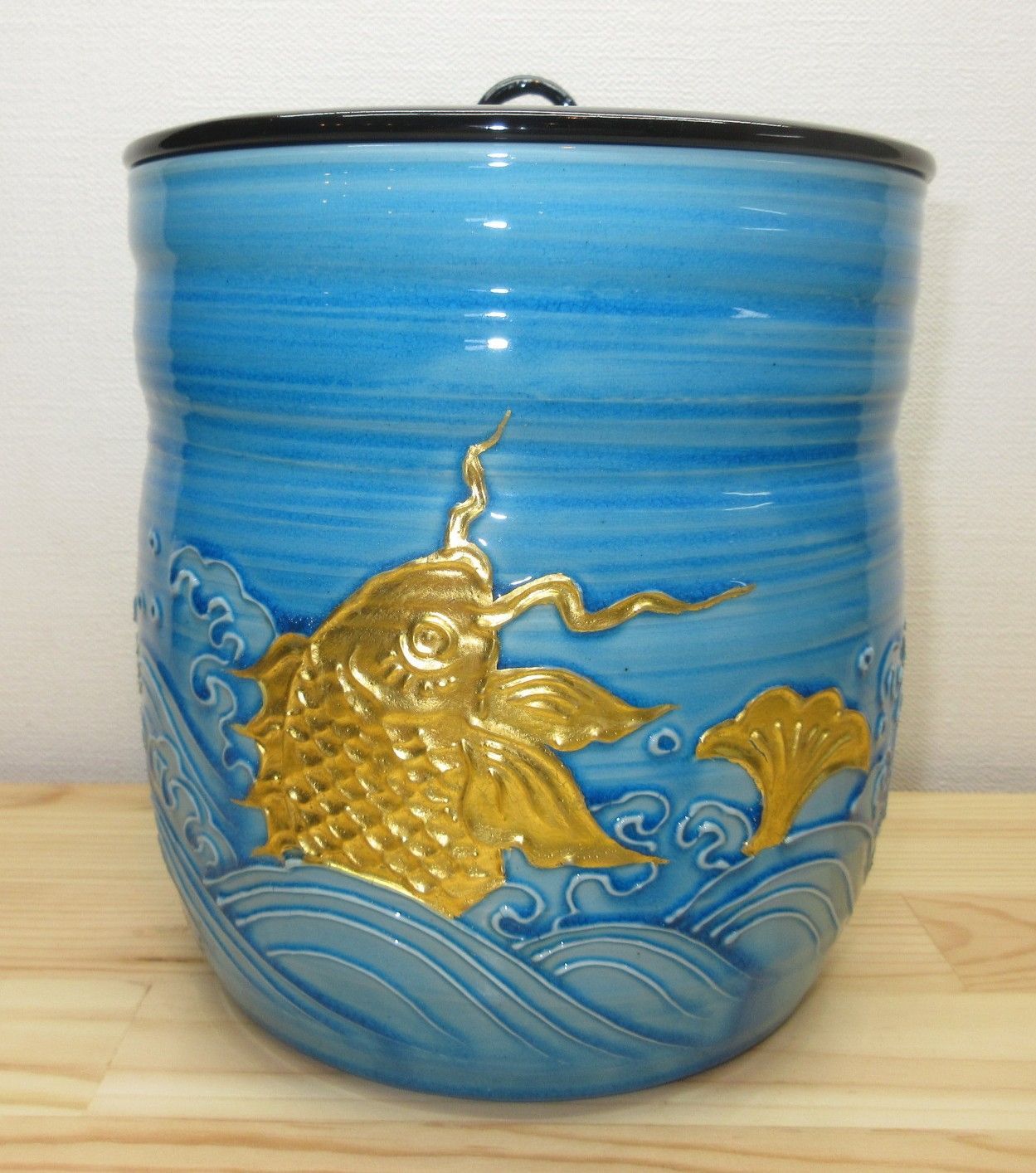 逢絢亭】茶道具 水指 京焼 浅黄交趾 荒磯の絵 真塗の塗蓋付 叶松谷 共