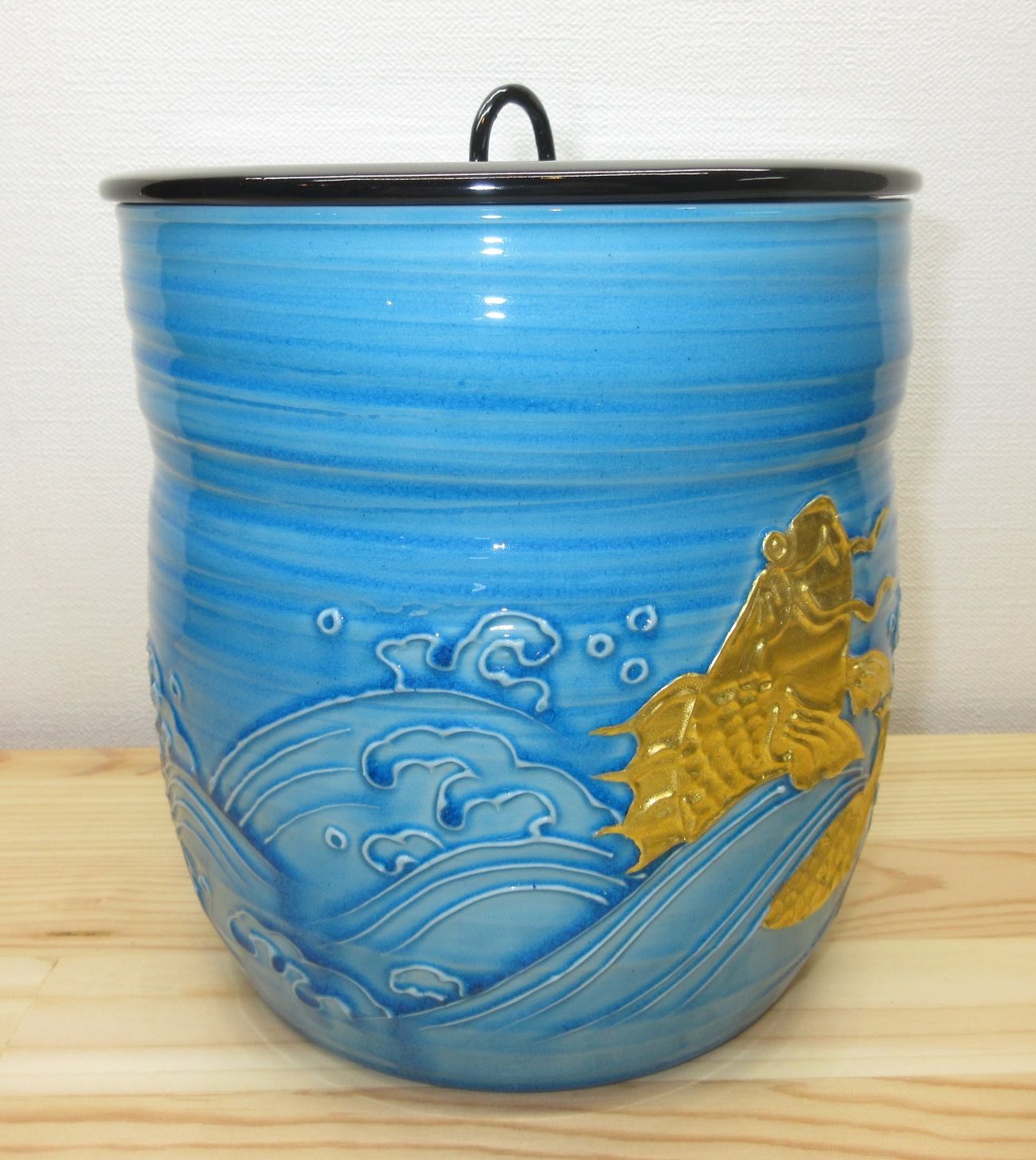 送料込【逢絢亭】茶道具 平水指 萬古焼 青交趾 荒磯の図 割蓋付 加賀瑞山 共箱 送料込【逢絢亭】茶道具 平水指 萬古焼 青交趾 荒磯の図 割