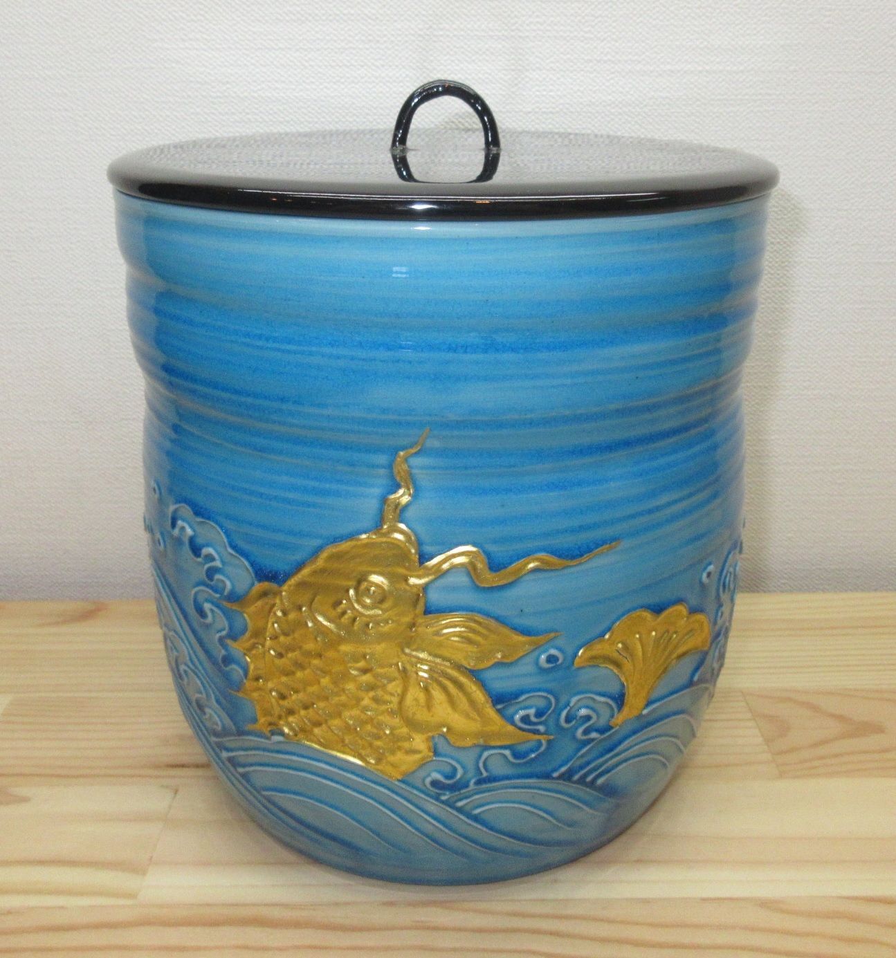 逢絢亭】茶道具 水指 京焼 浅黄交趾 荒磯の絵 真塗の塗蓋付 叶松谷 共