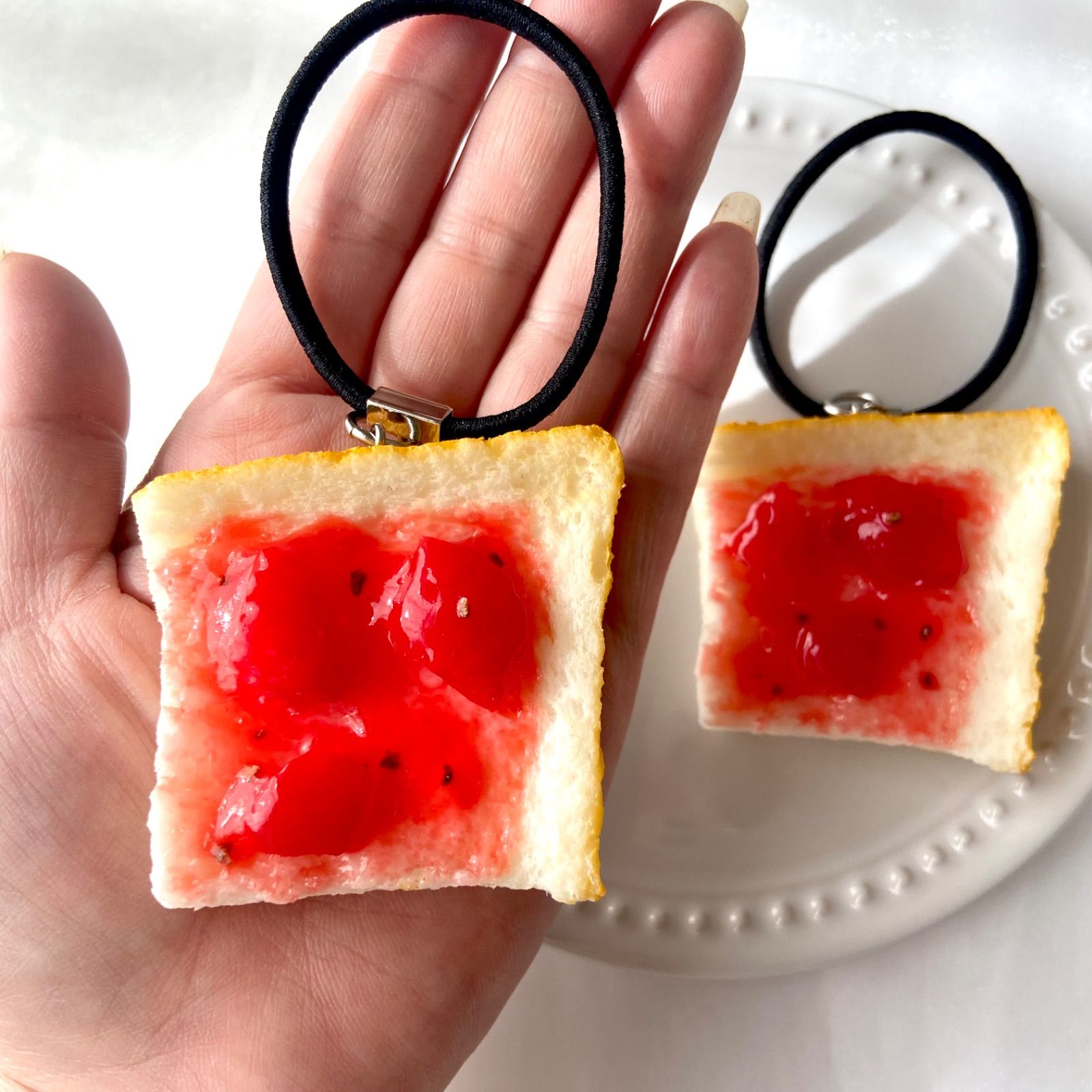 本物そっくり！ いちごジャム食パン 1個 選べる金具 キーホルダー or