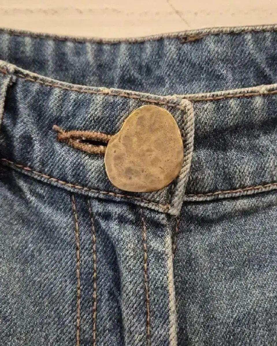 タイムダメージカッティングデニムパンツ