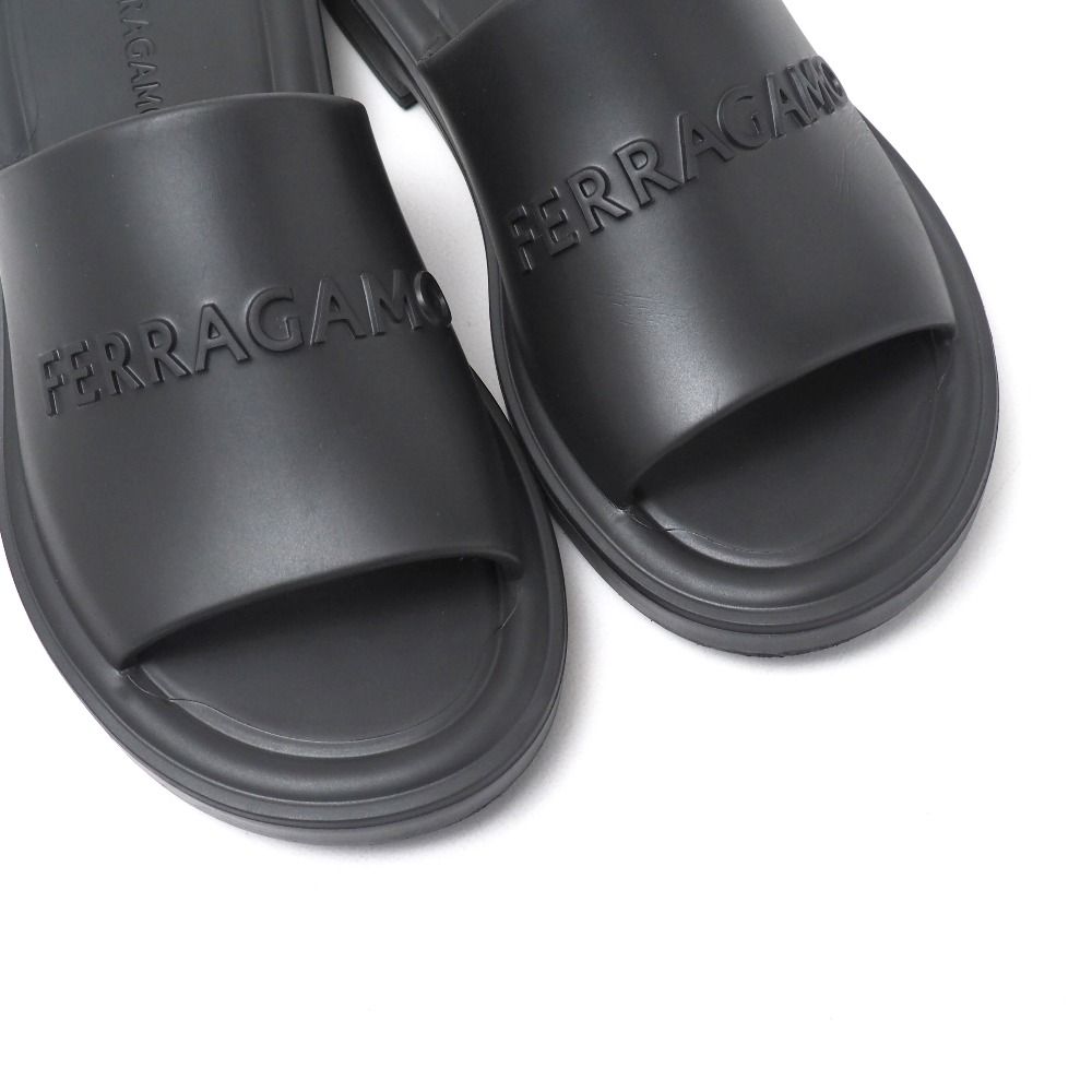  Salvatore Ferragamo サルヴァトーレフェラガモ GIUNEVA ジュネヴァ サンダル サイズ8 エンボスロゴ スライドサンダル シャワーサンダル 靴 ブランド古着 RA 6306 ビーチサンダル シャワーサンダル サンダル