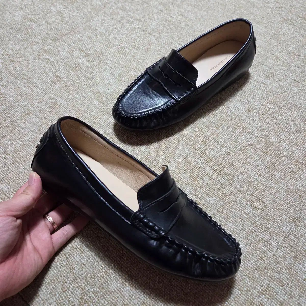 250 Guelder Rose ブラック ローファー