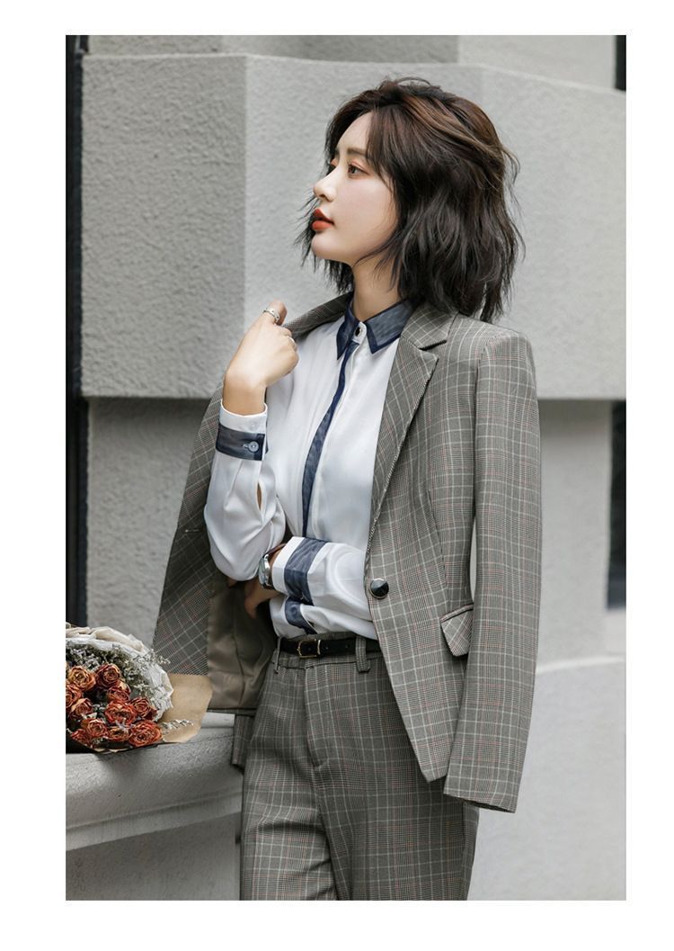 シャツ付き スカートスーツ