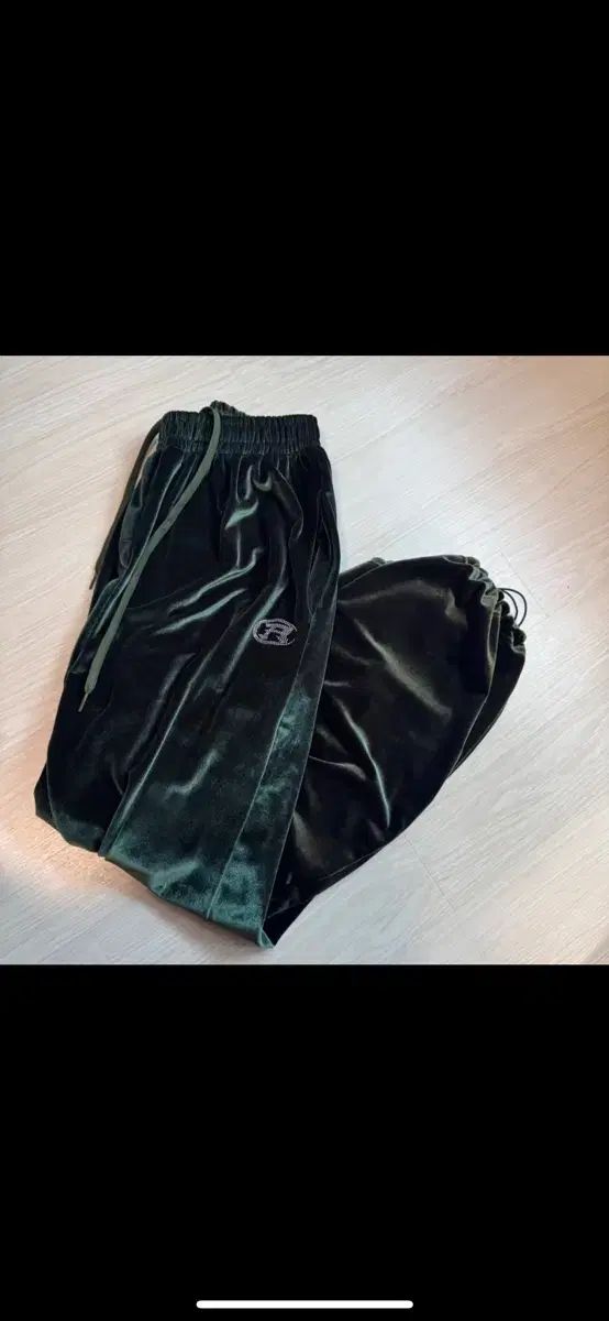 ジップアップ フーディー