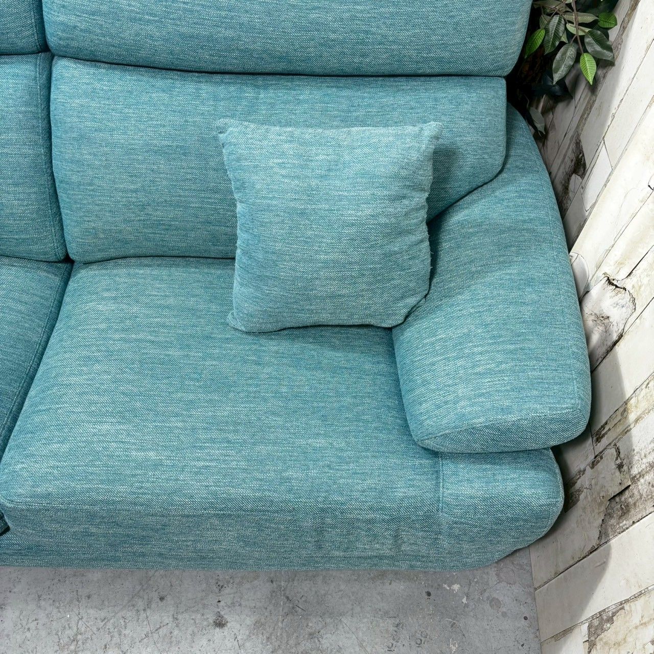 ターコイズブルー クッション付き