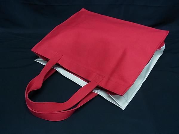 アイボリー系×レッド系