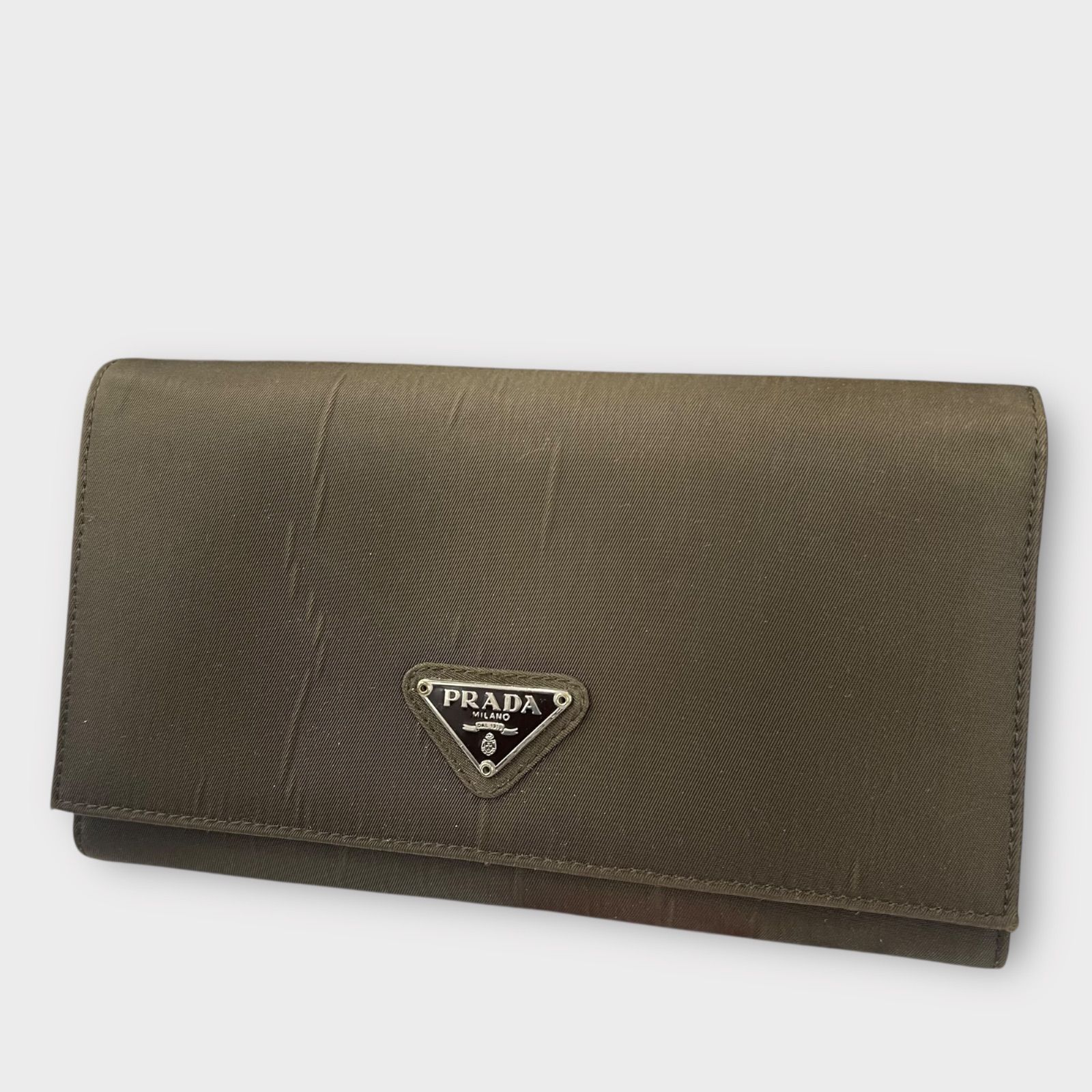 PRADA ナイロン 長財布 プラダ M608 二つ折り 三角ロゴプレート