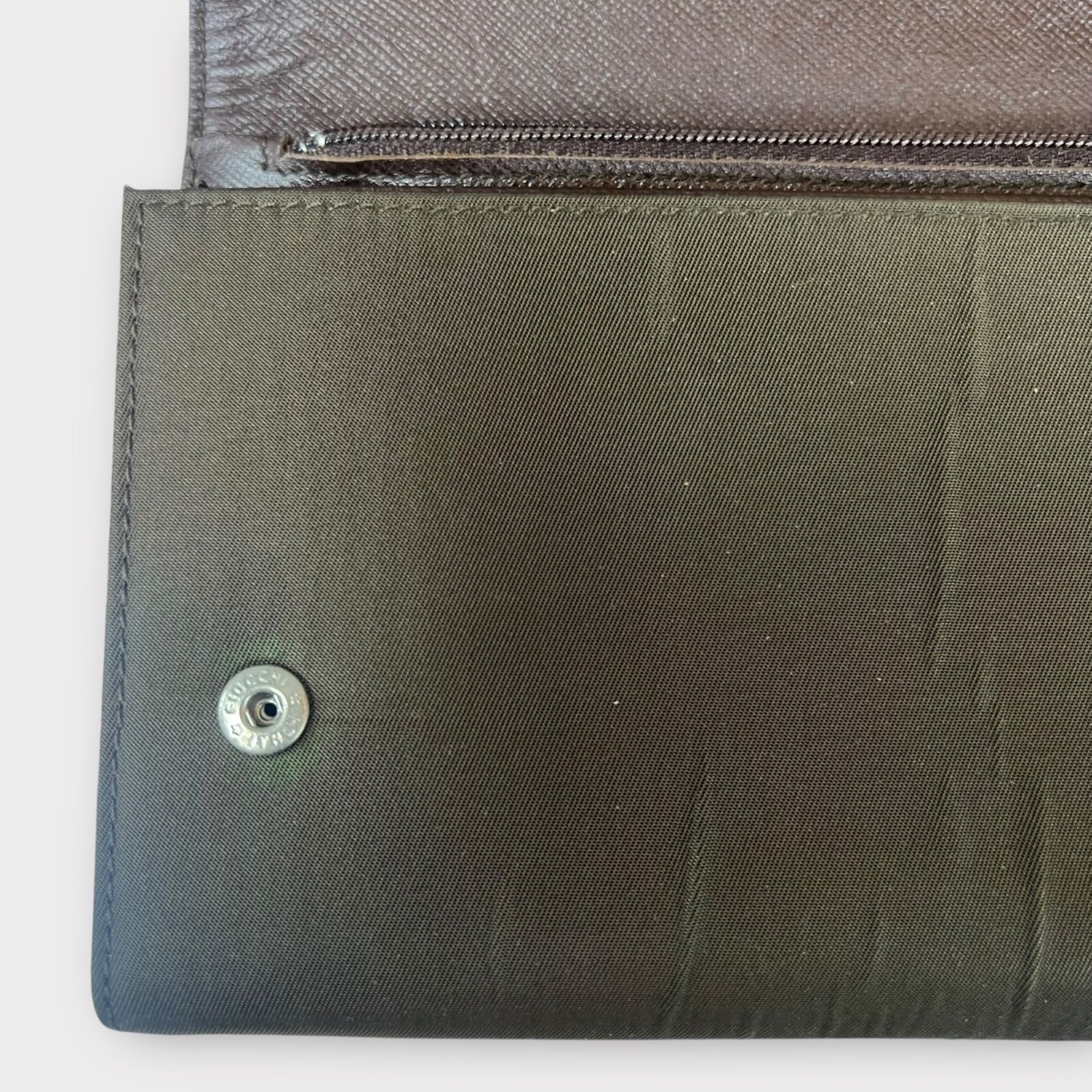 PRADA ナイロン 長財布 プラダ M608 二つ折り 三角ロゴプレート