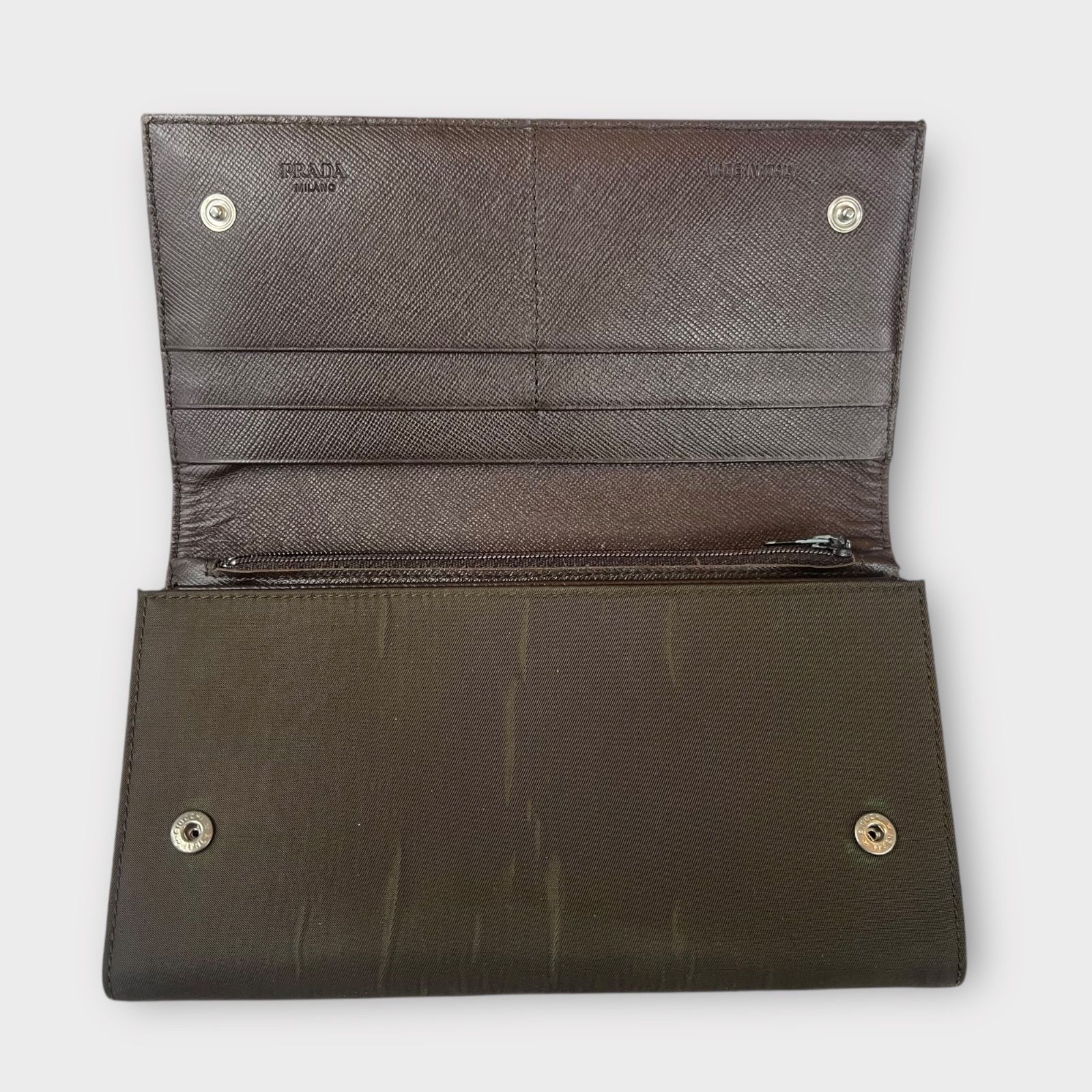 PRADA ナイロン 長財布 プラダ M608 二つ折り 三角ロゴプレート