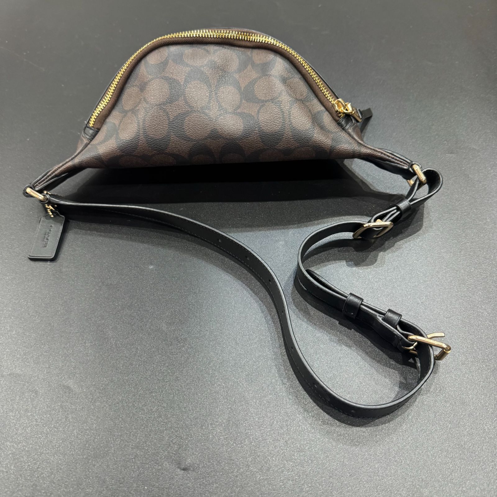 ウエストポーチ