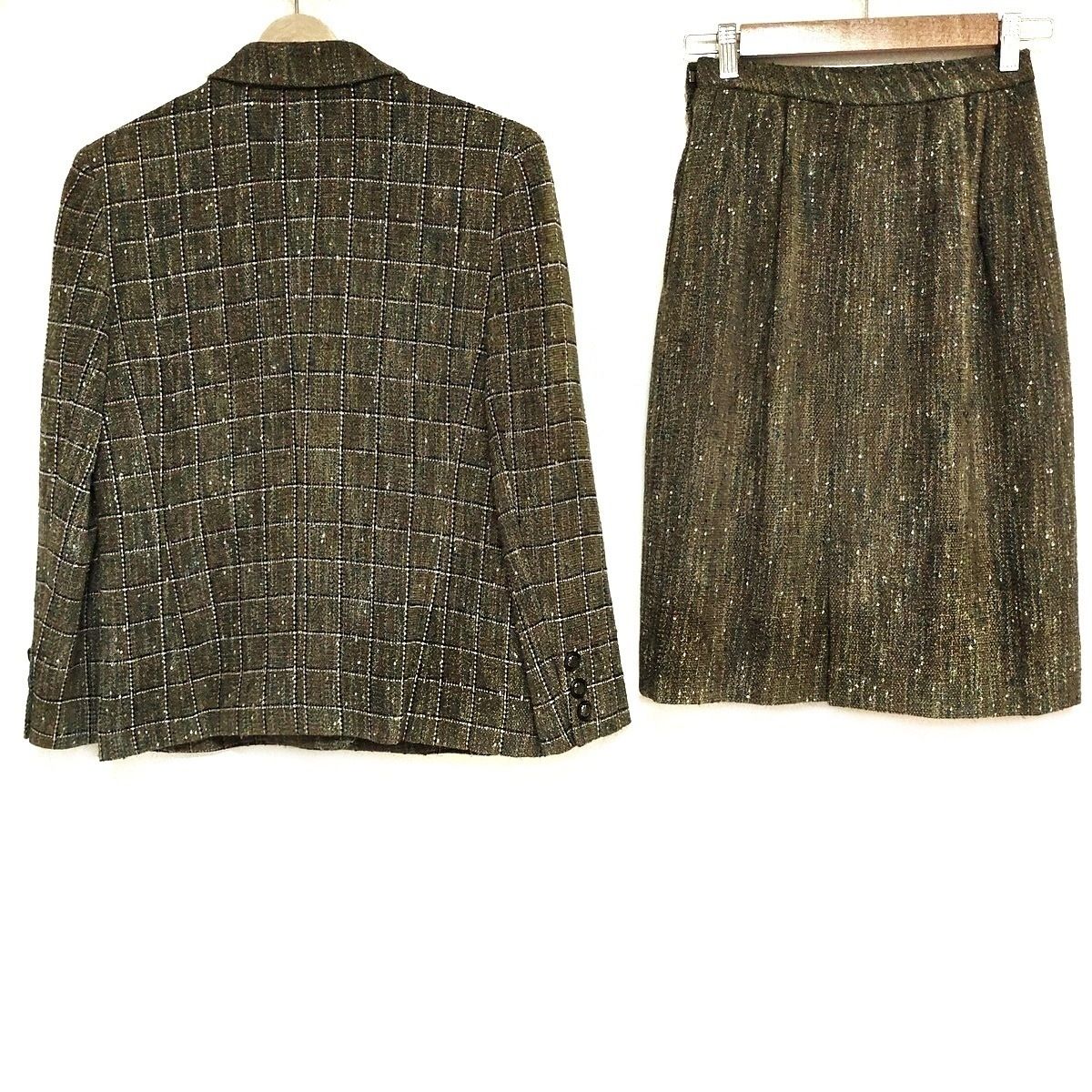 Leilian レリアン スカートスーツ レディース - カーキ×白×マルチ チェック柄