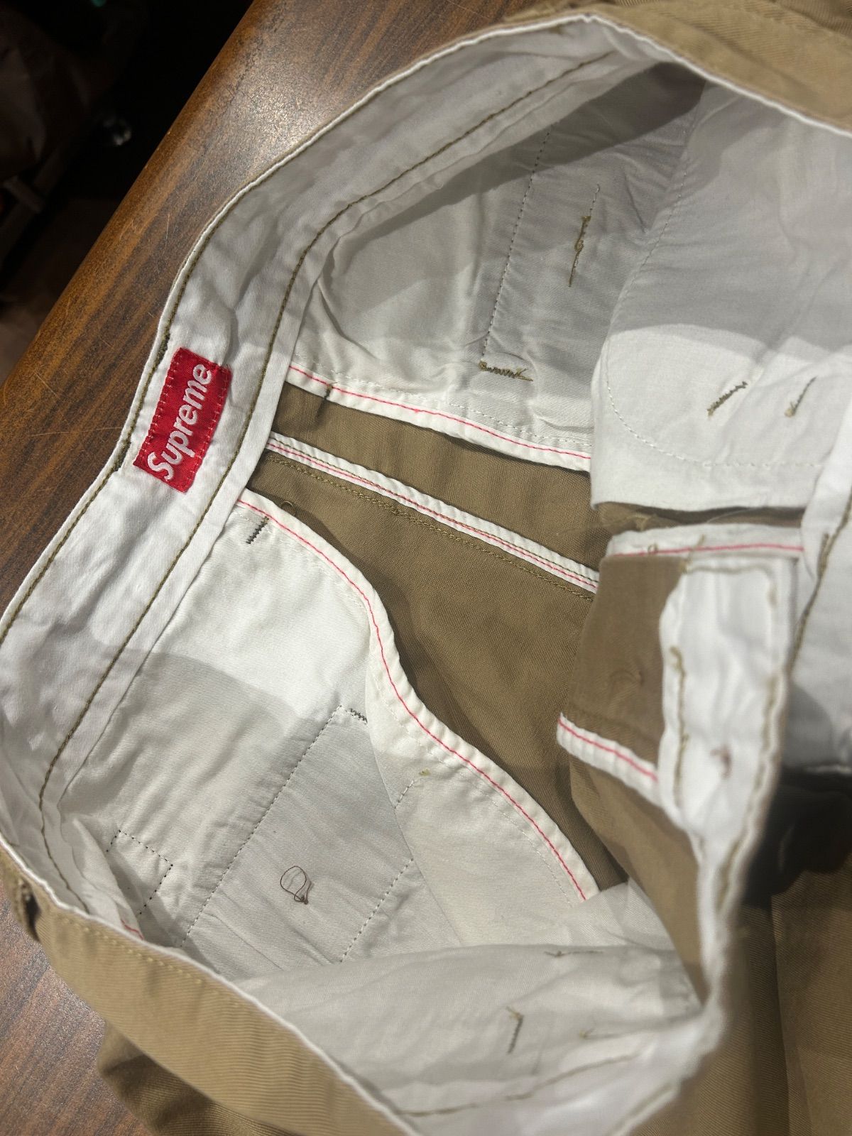 supreme シュプリーム ノータックチノ メンズパンツ チノパン 綿パンツ カジュアルパンツ ベージュ サイズW34 A-1460 WWW_SMP1DAWEKUDUS_SCH_ID