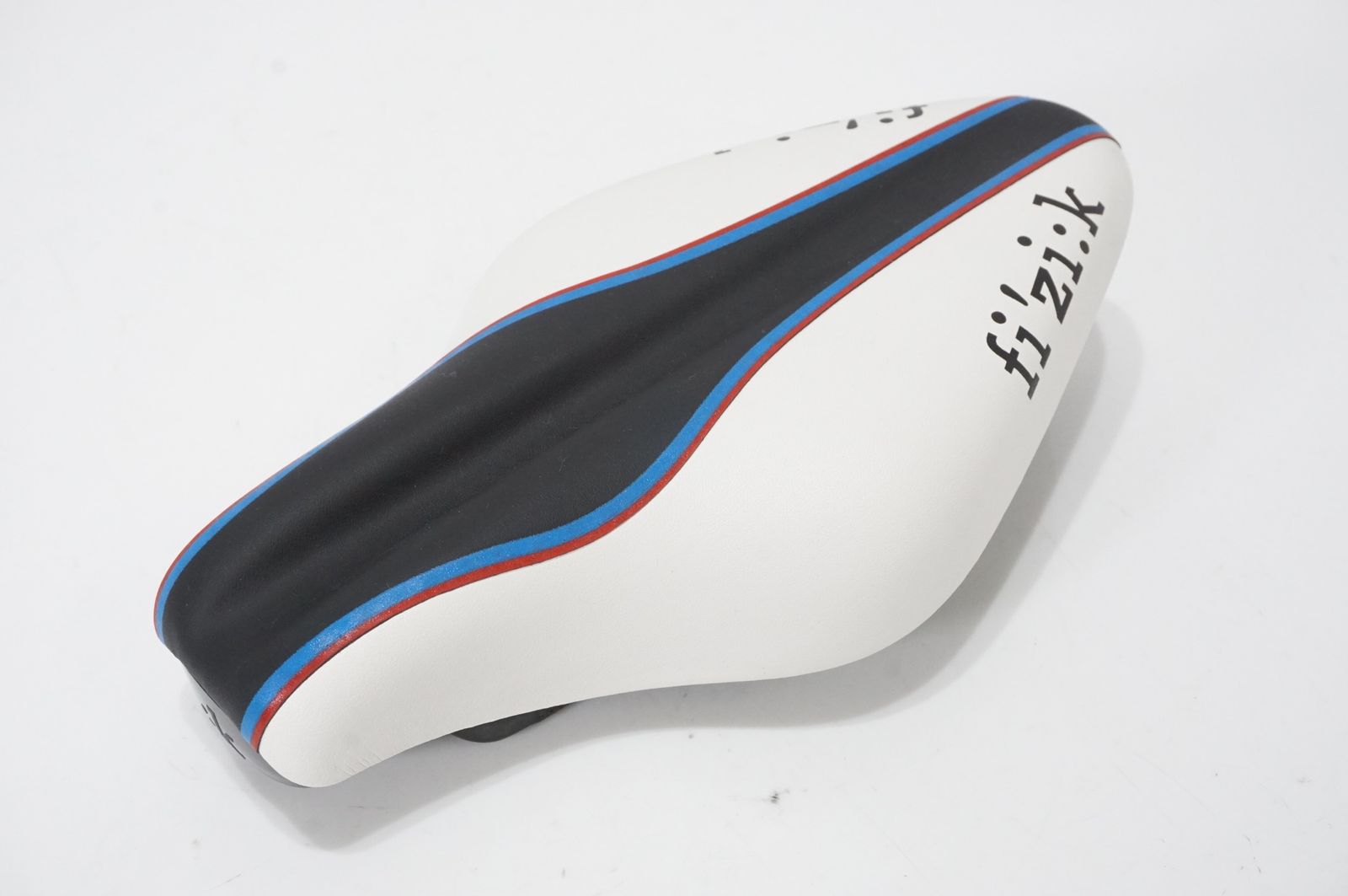 FIZIK フィジーク MISTICA CARBON サドル バイチャリAKIBA店