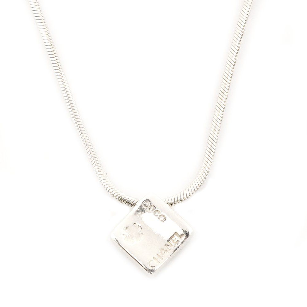希少 CHANEL シャネル ネックレス カメリア スクエア シルバー製 希少 CHANEL シャネル ネックレス カメリア スクエア シルバー製