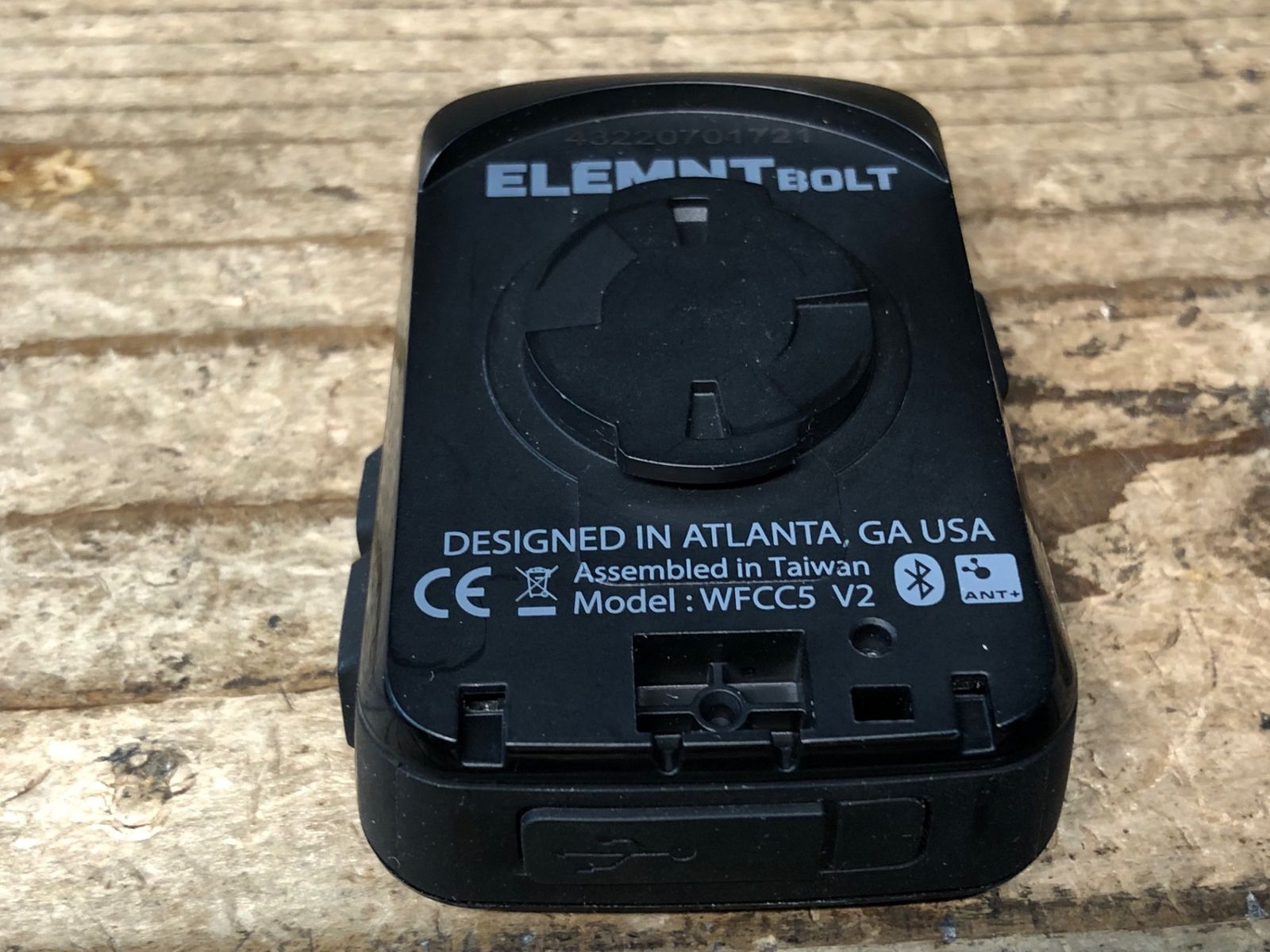 エレメント ボルト