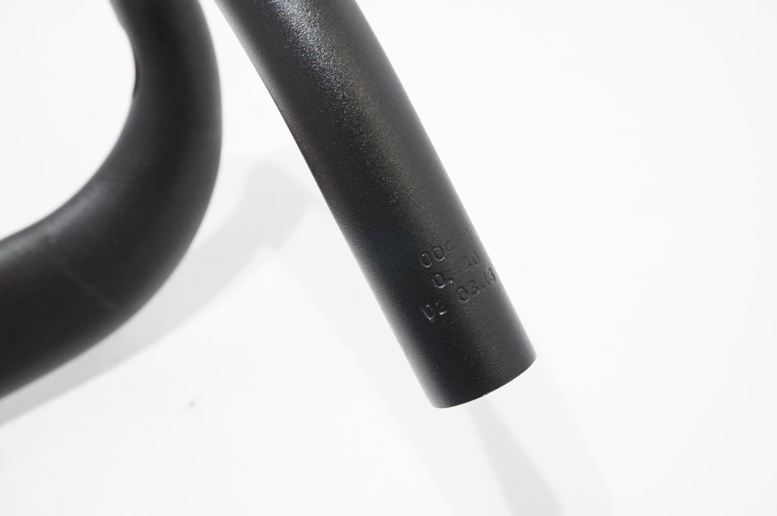 新商品が続々！ BONTRAGER ボントレガー ELITE AERO VR-CF φ31.8 40cm ハンドル | バイチャリAKIBA店 快適そうな