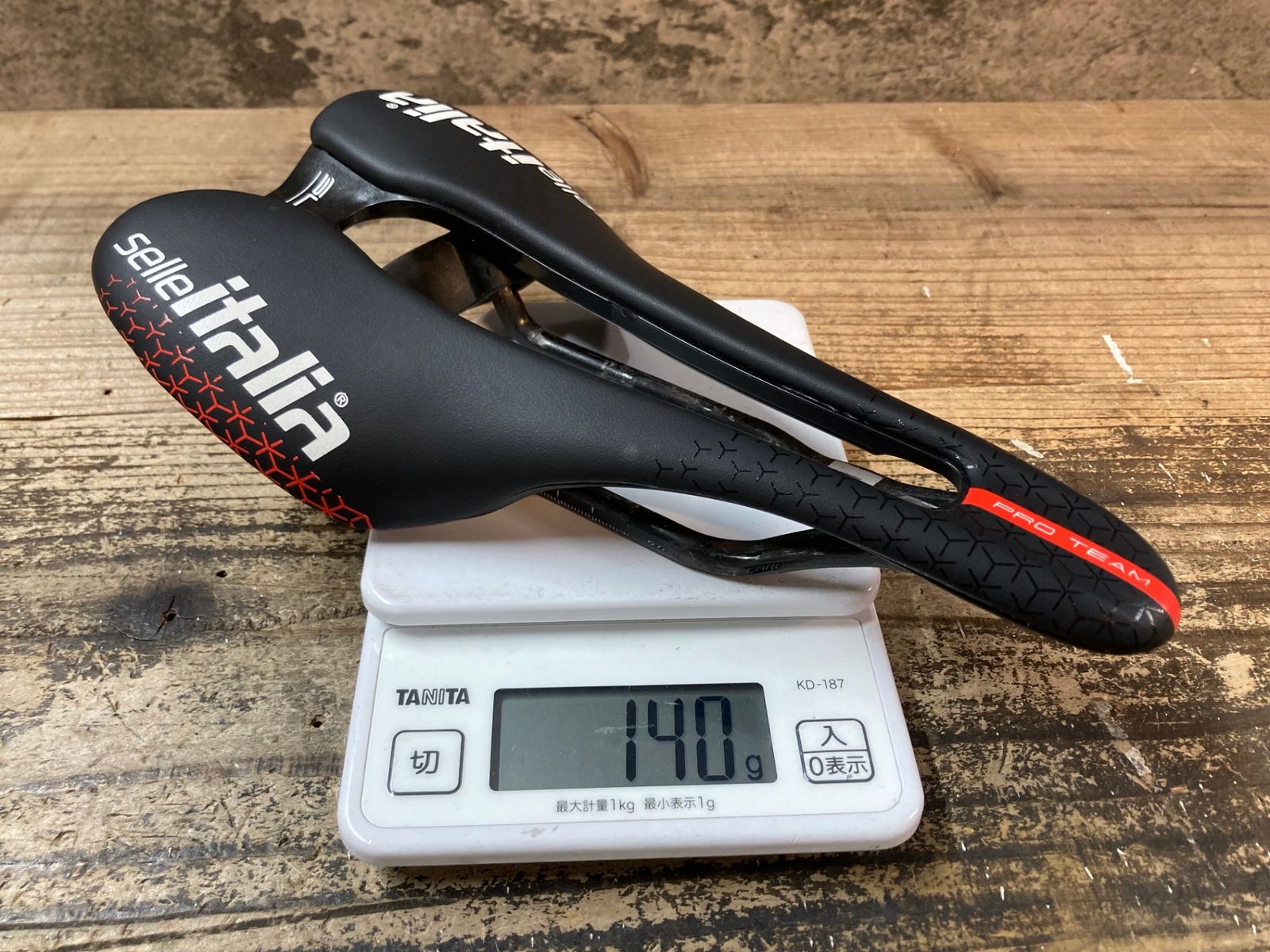 カーボンレール