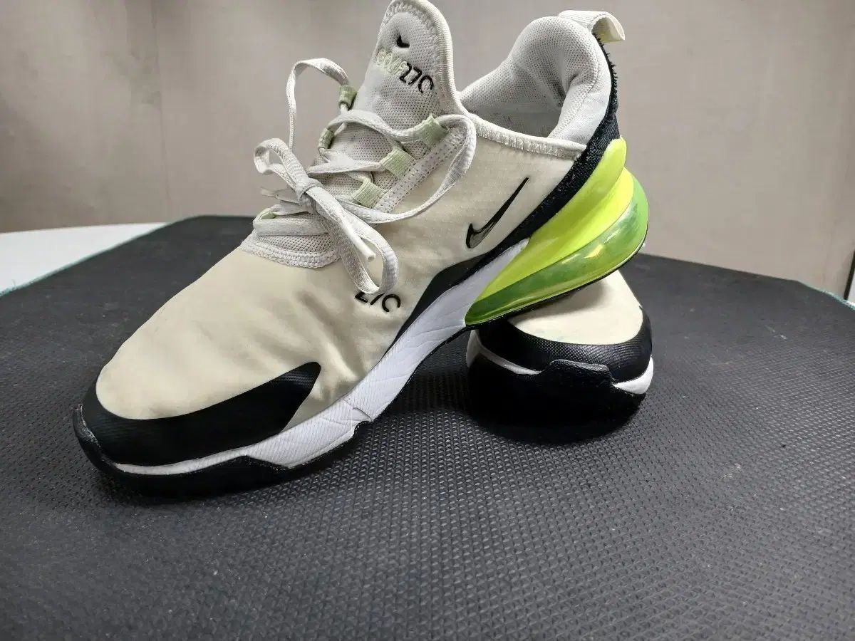 ナイキ エアマックス 270 ゴルフシューズ アイボリー 240mm