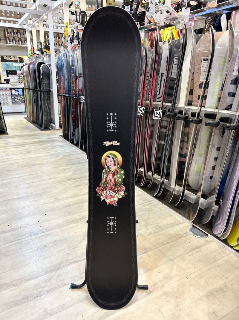 即納レディース スノーボード 板 142cm NITRO DEMAND LTD GULLWING