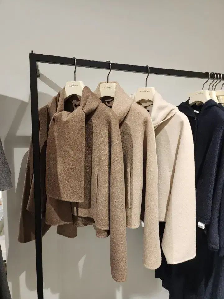 the CASHMERE ジャケット LANVIN ズボン