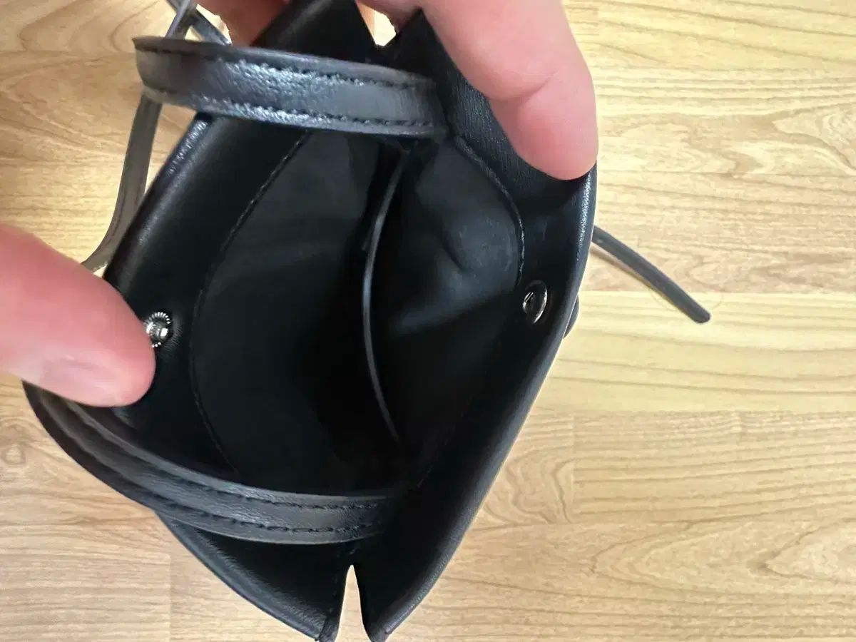 Calvin Klein ブラック ミニ クロスバック WWW_DECORATOM_COM_BR