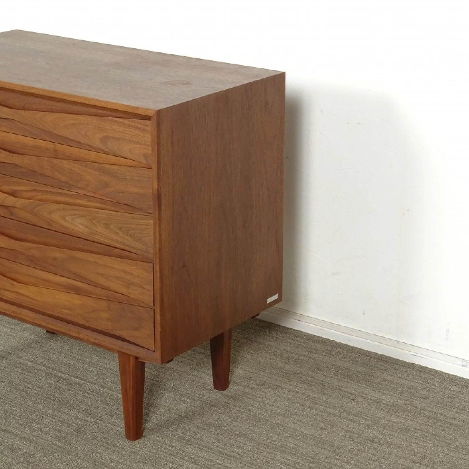 ◾︎SELUNO◾︎ 展示 karf カーフ Slope スロープ チェスト ウォールナット材 20万 v780 MARWIL-DEMENAGEMENTS_CH