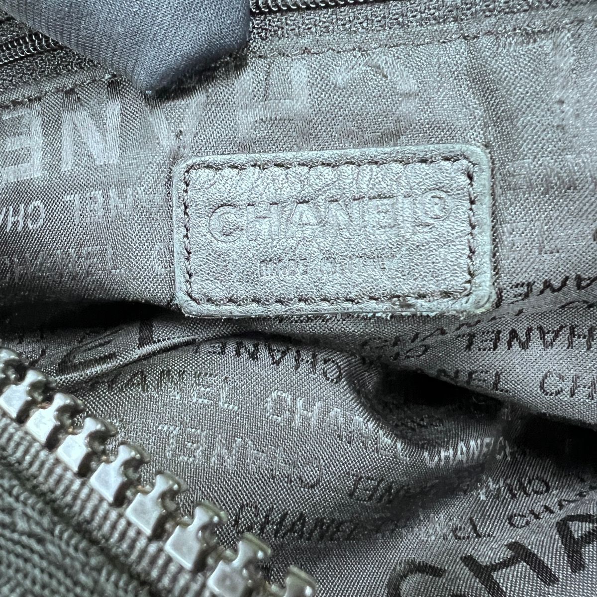 CHANEL シャネル スポーツライン ココマーク ロゴ ビッグ ボディバッグ 7番台シリアル ナイロン 化学繊維 ベージュ ブラック ウエストバッグ ショルダーバッグ クロスボディ Bランク 鑑定済 シャネルバッグ DECORATOM_COM_BR